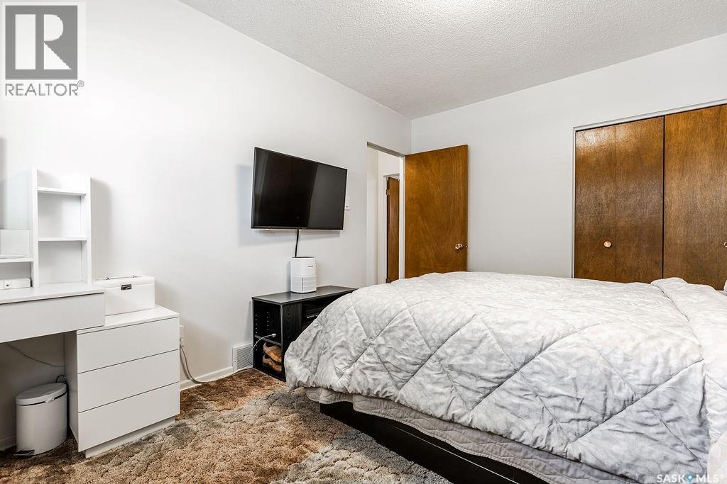 211 2Nd Street E, Langham, SK - Indoor Photo Showing Bedroom