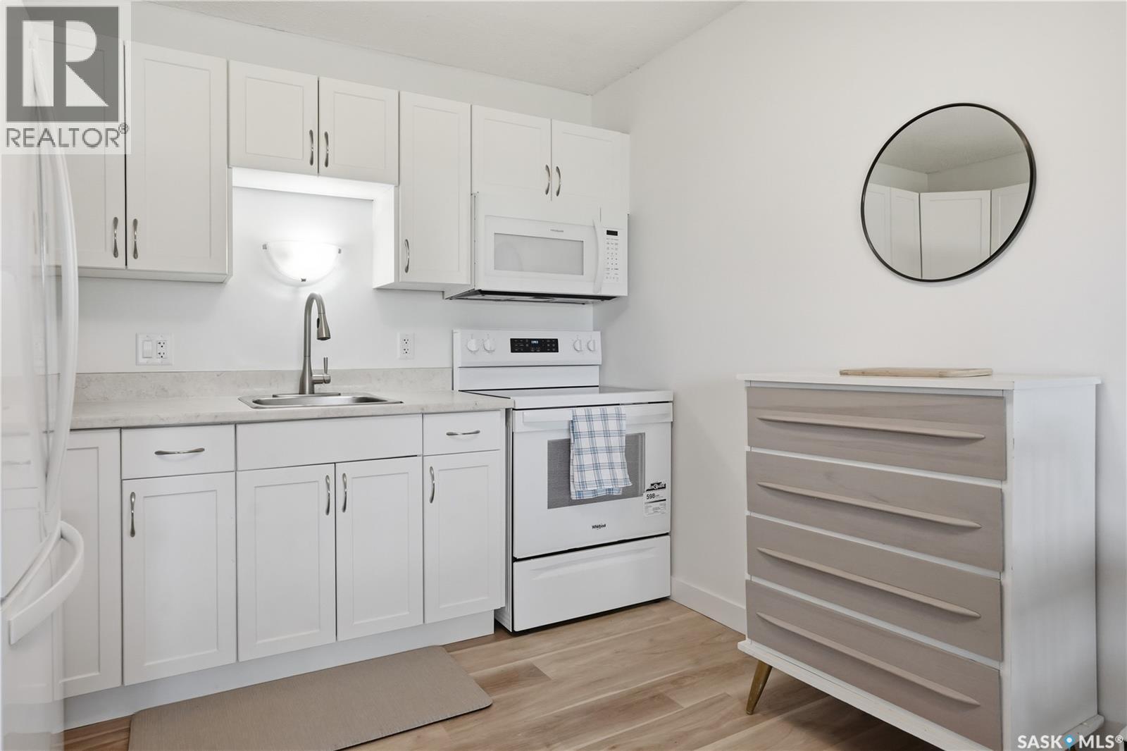 28 42 Spence Street, Regina, SK - Indoor Photo Showing Other Room