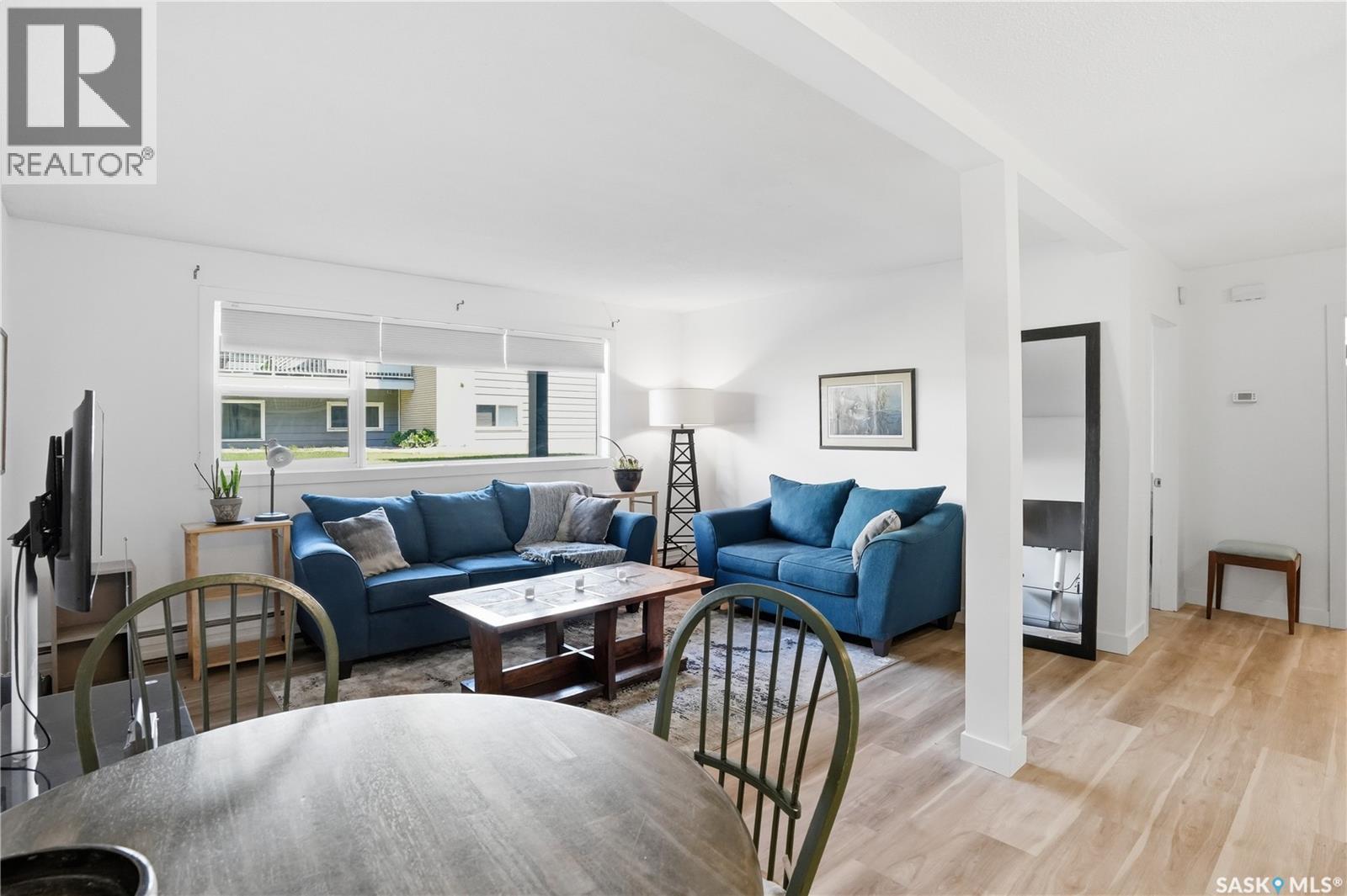 28 42 Spence Street, Regina, SK - Indoor Photo Showing Living Room