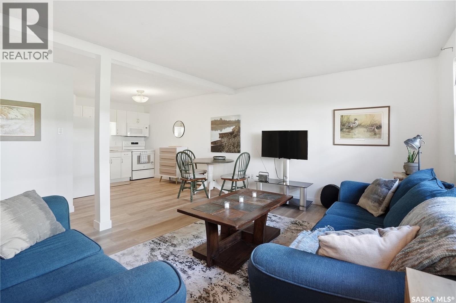 28 42 Spence Street, Regina, SK - Indoor Photo Showing Living Room