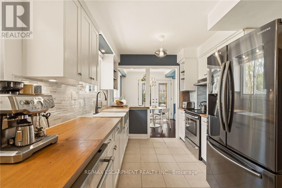 66 Skyline Drive, Hamilton, ON - Indoor Photo Showing Kitchen With Upgraded Kitchen