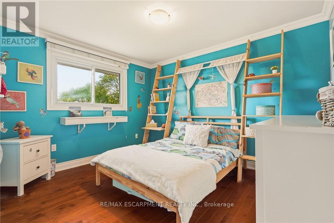 66 Skyline Drive, Hamilton, ON - Indoor Photo Showing Bedroom