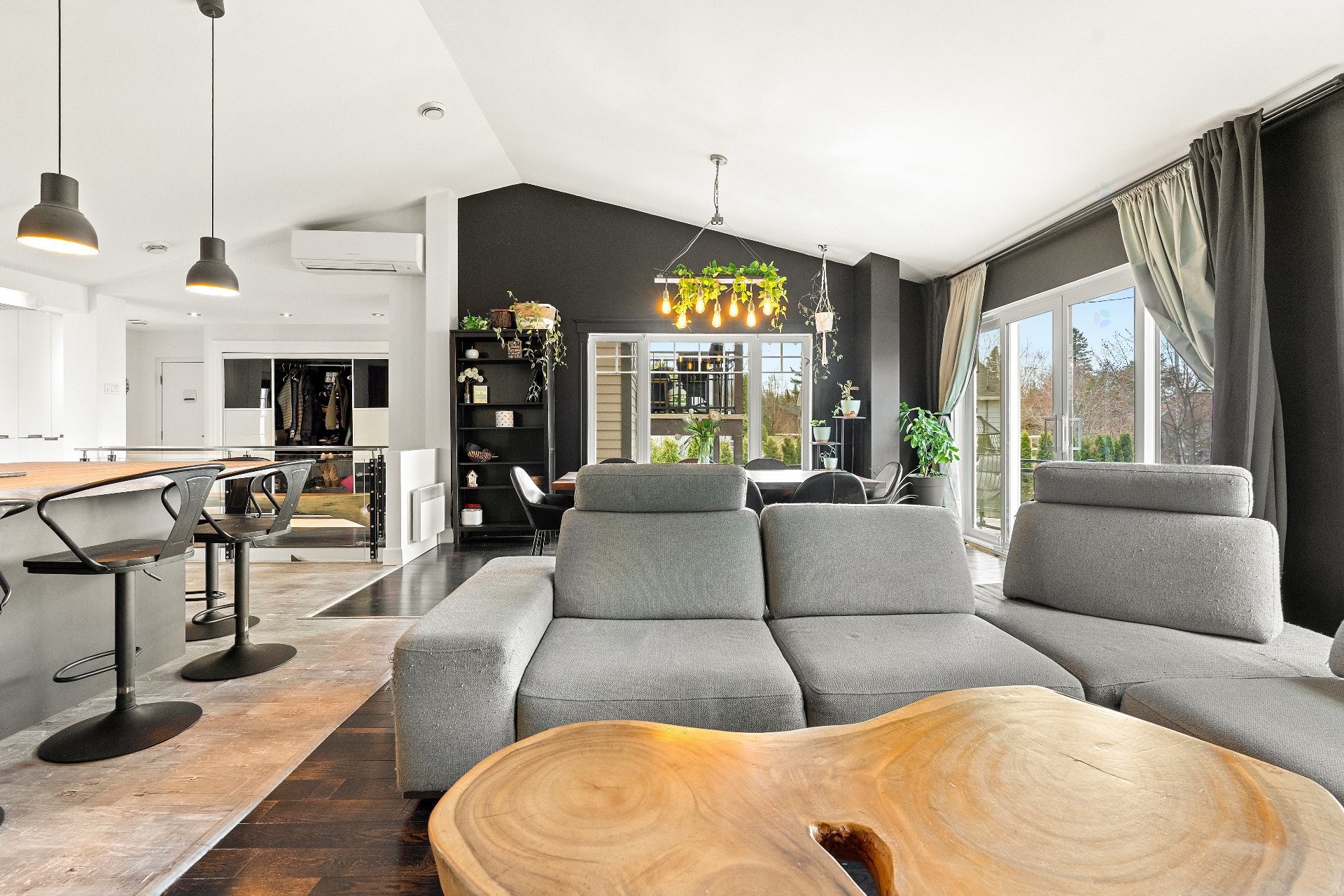 Overall view - 1739 Rue Des Épinettes-Rouges, Québec (La Haute-Saint-Charles), QC - Indoor Photo Showing Living Room
