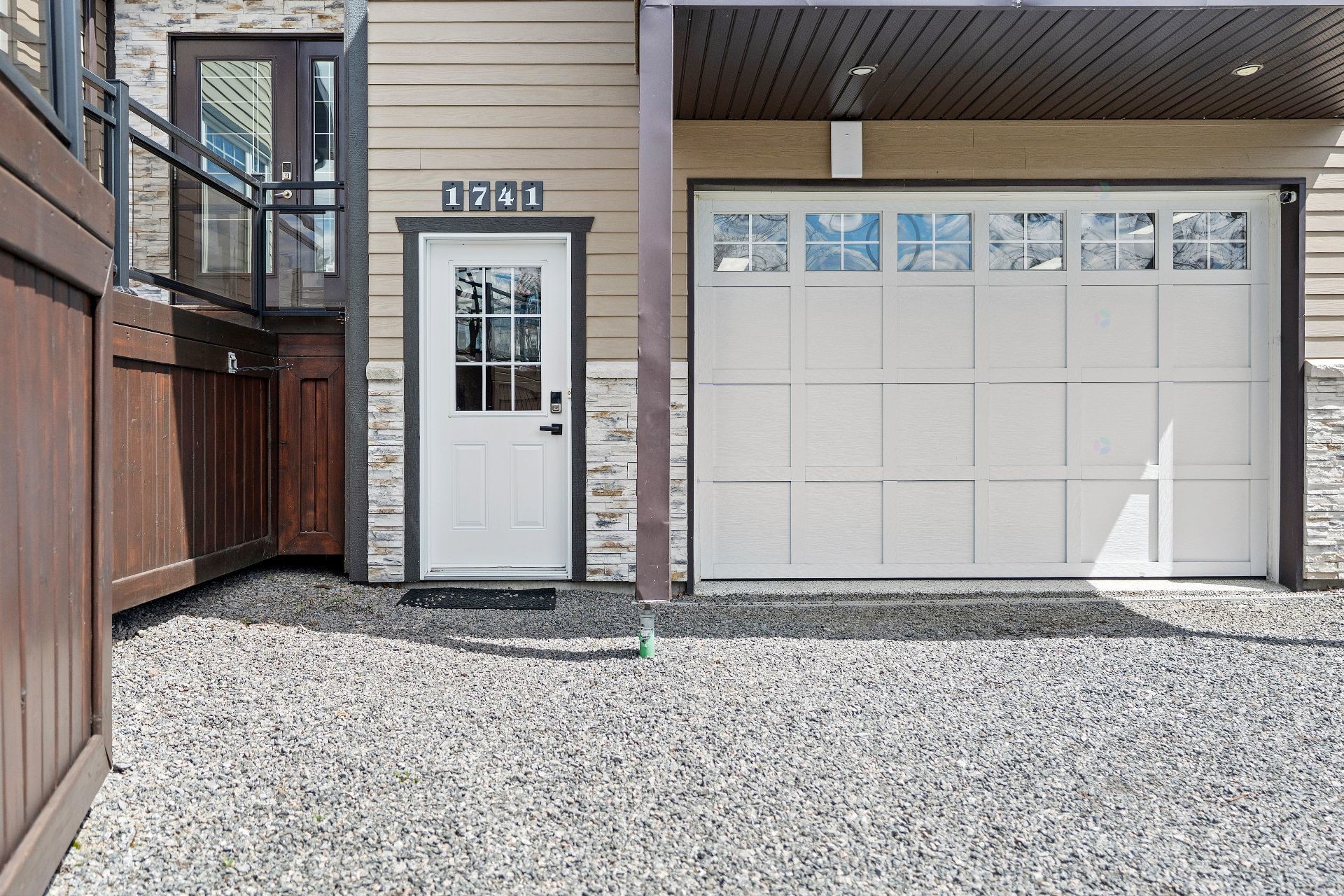 Front of Structure - 1739 Rue Des Épinettes-Rouges, Québec (La Haute-Saint-Charles), QC - Outdoor With Exterior