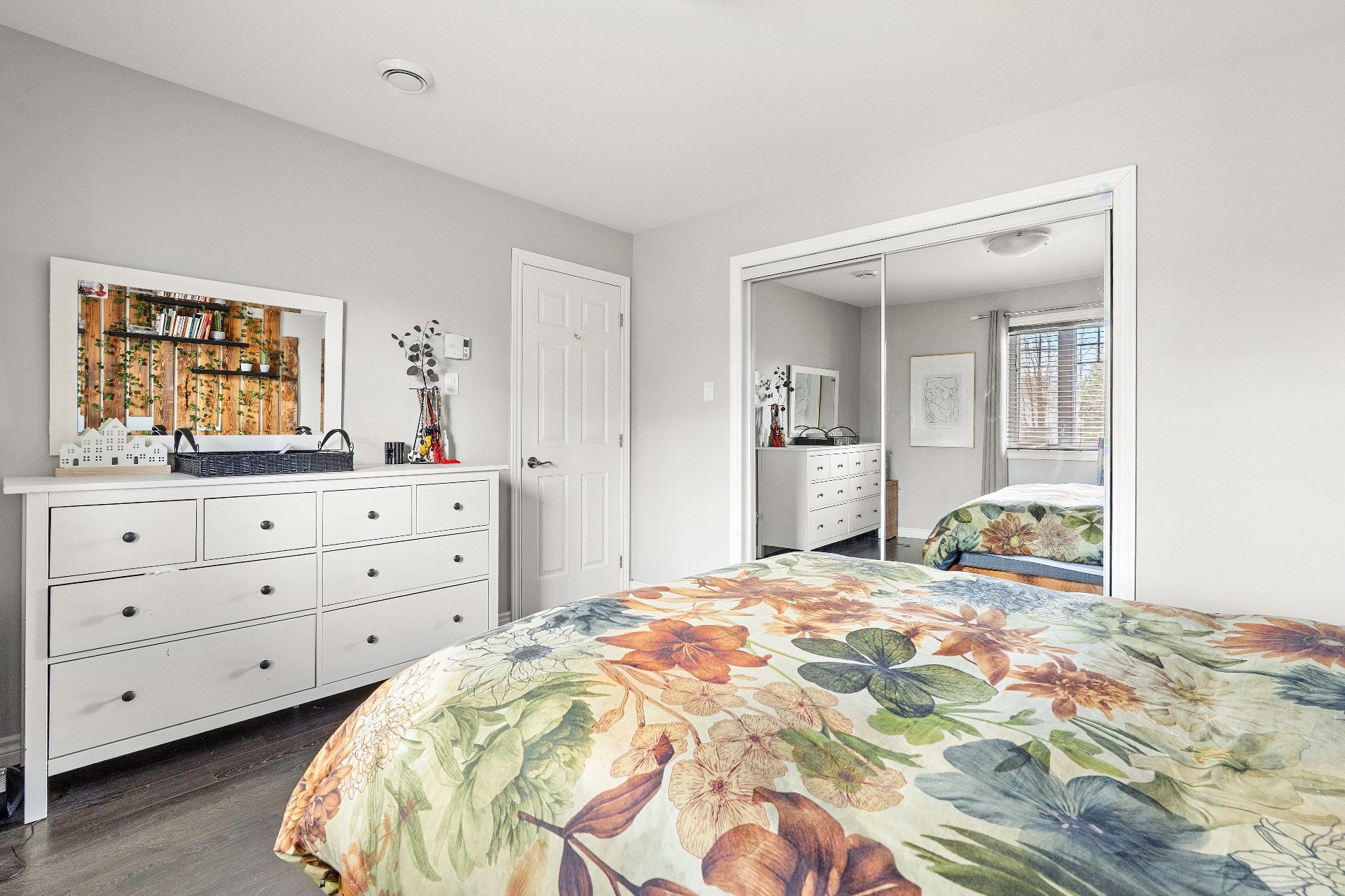 Master Bedroom - 1739 Rue Des Épinettes-Rouges, Québec (La Haute-Saint-Charles), QC - Indoor Photo Showing Bedroom