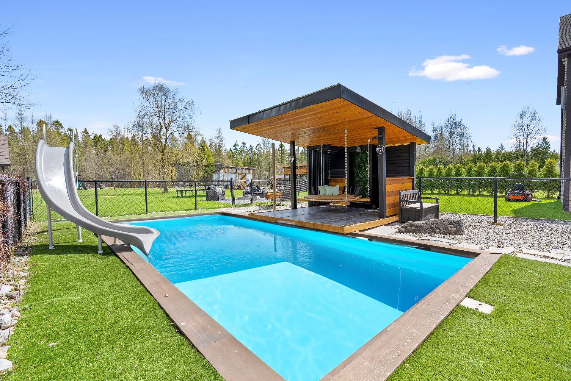 Pool - 1739 Rue Des Épinettes-Rouges, Québec (La Haute-Saint-Charles), QC - Outdoor With In Ground Pool With Backyard