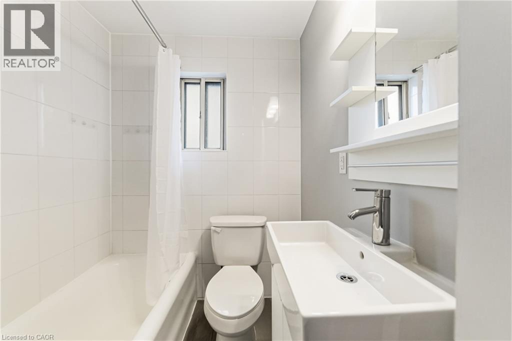 468 Main Street E Unit# 5, Hamilton, ON - Indoor Photo Showing Bathroom