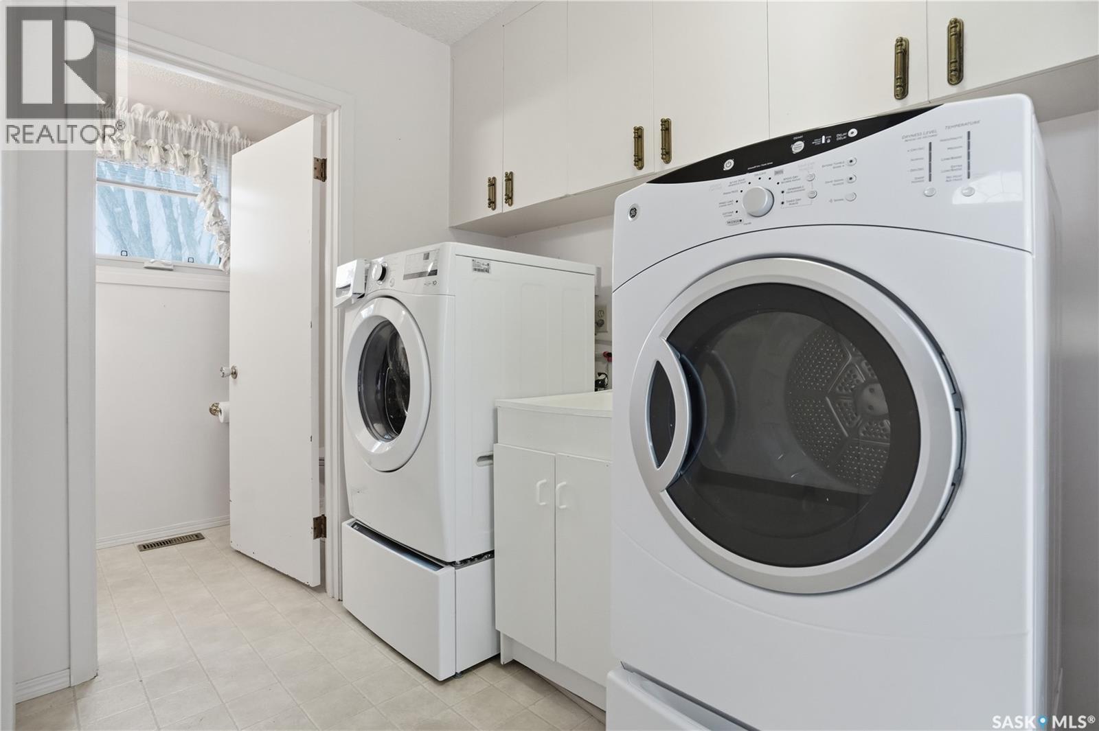 2 Culliton Crescent, Regina, SK - Indoor Photo Showing Laundry Room