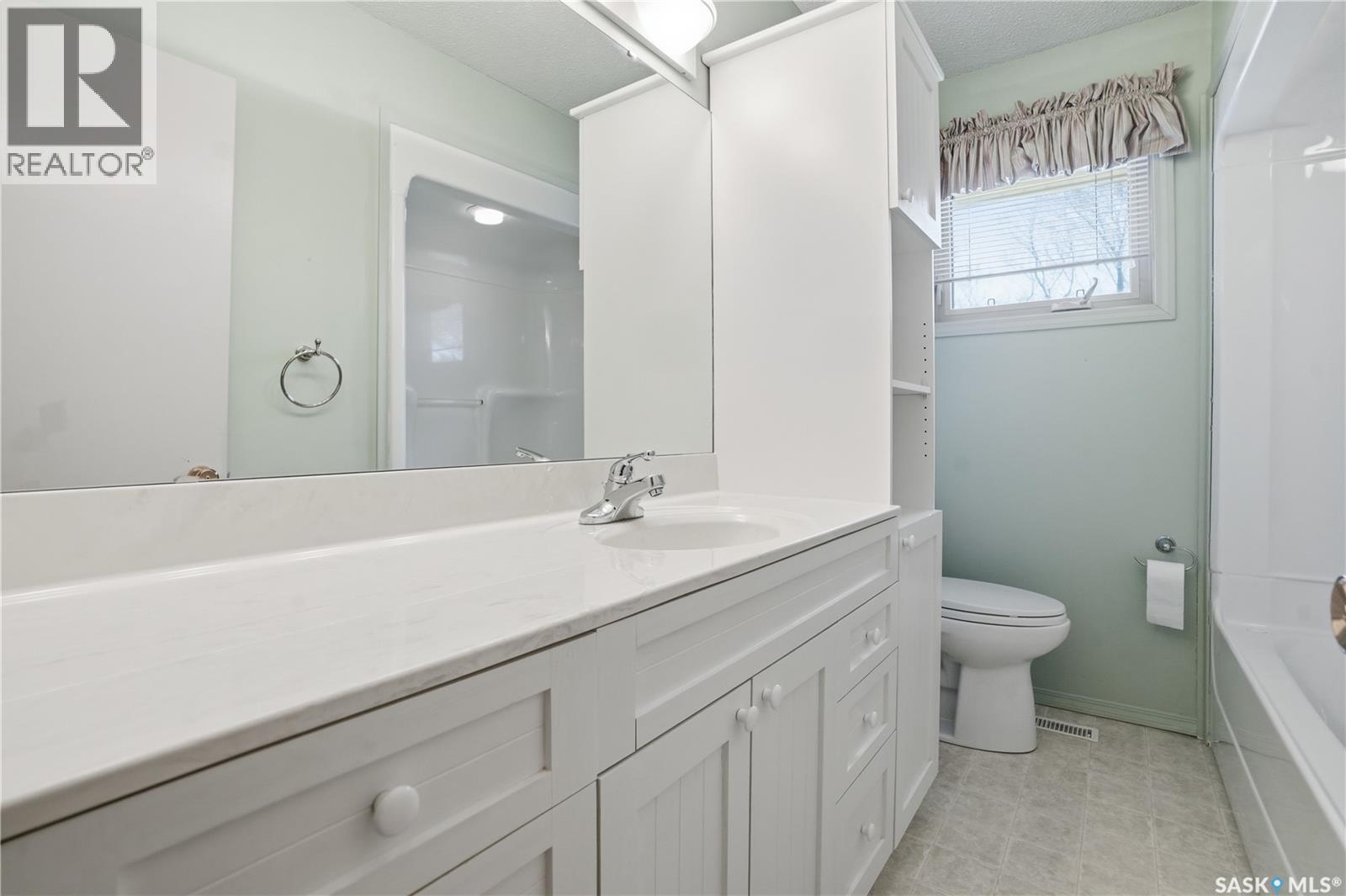 2 Culliton Crescent, Regina, SK - Indoor Photo Showing Bathroom
