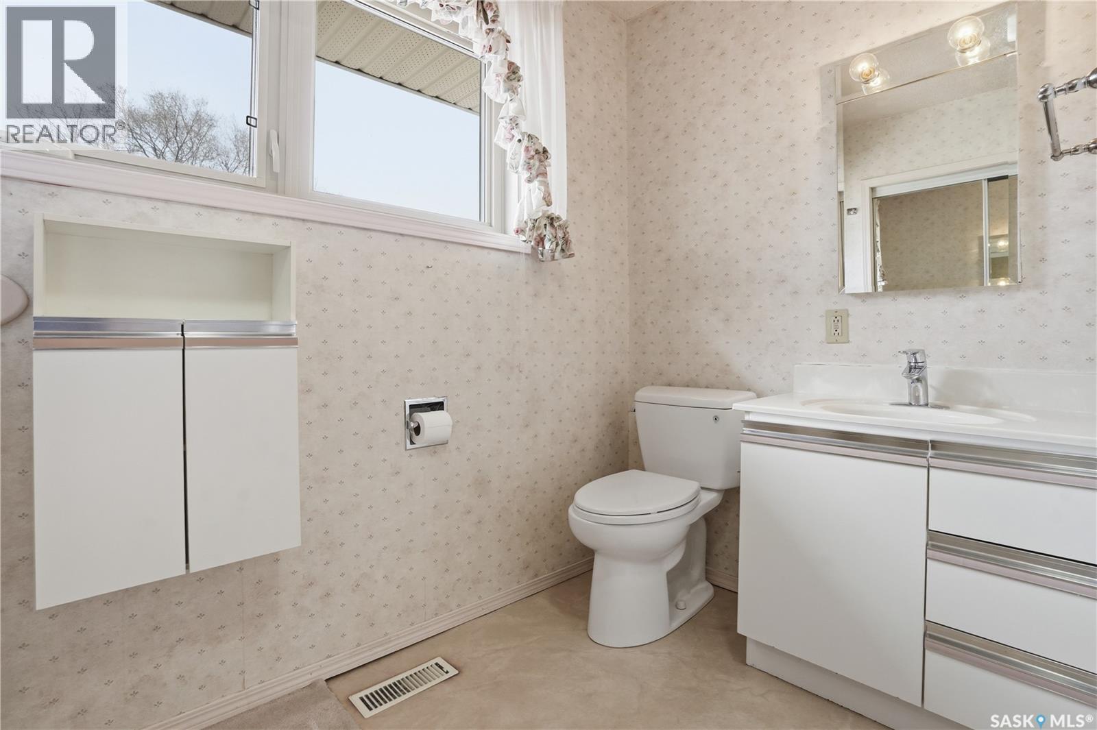 2 Culliton Crescent, Regina, SK - Indoor Photo Showing Bathroom