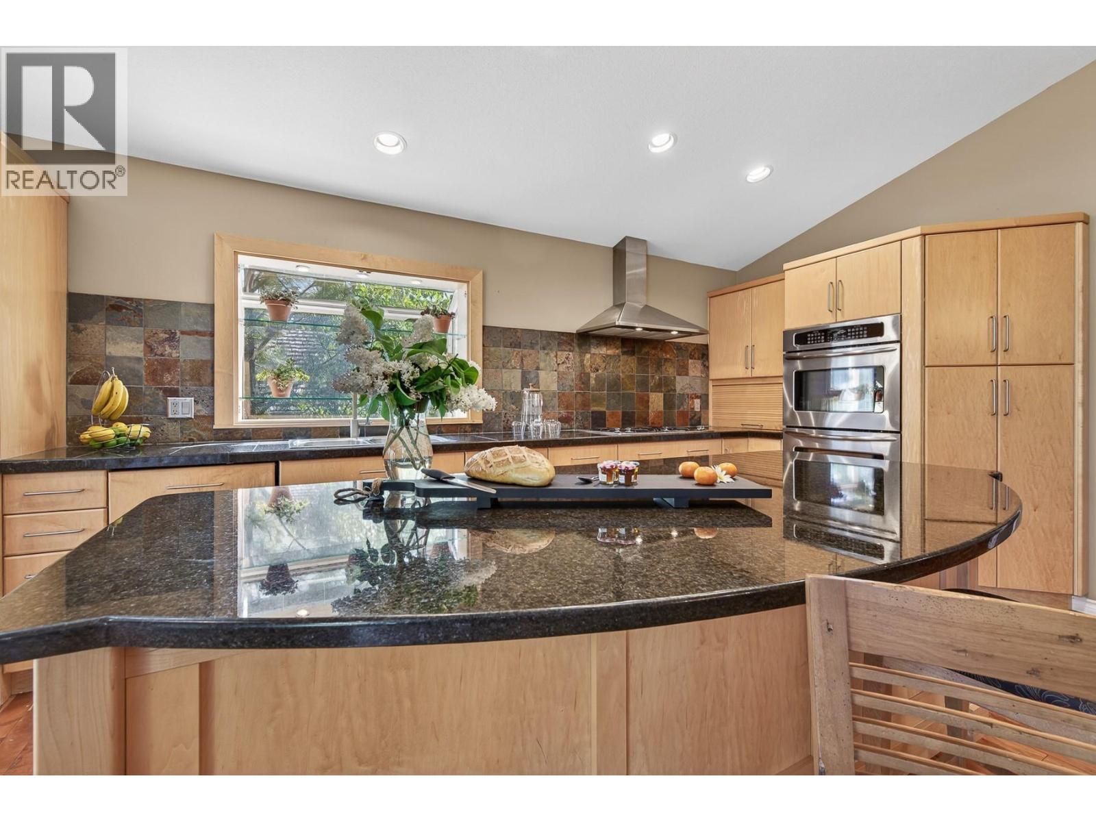 3929 Gallaghers Circle, Kelowna, BC - Indoor Photo Showing Kitchen