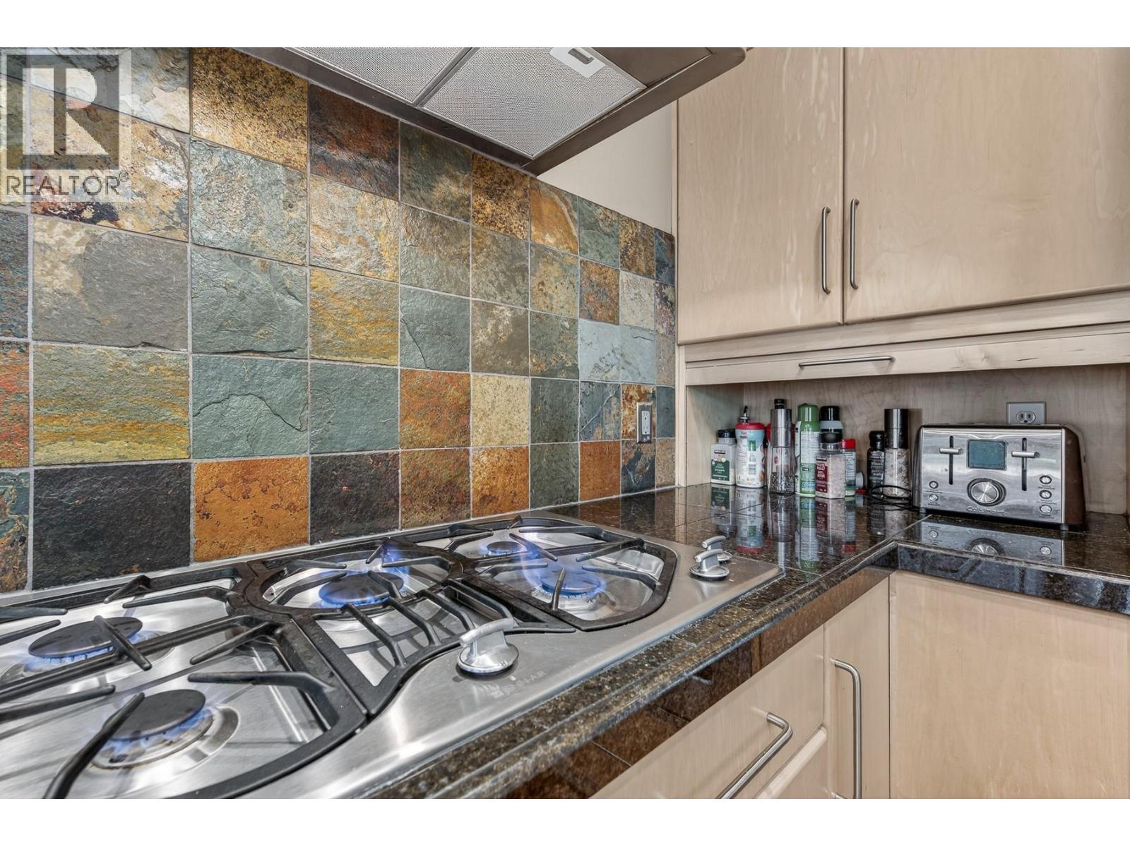 3929 Gallaghers Circle, Kelowna, BC - Indoor Photo Showing Kitchen
