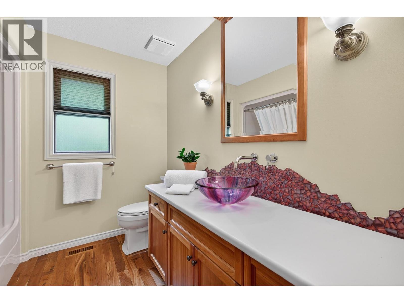 3929 Gallaghers Circle, Kelowna, BC - Indoor Photo Showing Bathroom