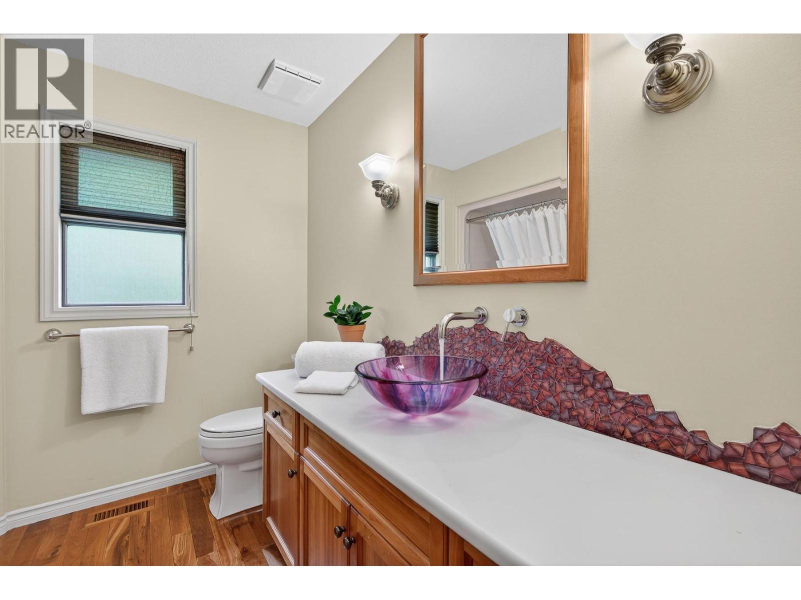 3929 Gallaghers Circle, Kelowna, BC - Indoor Photo Showing Bathroom