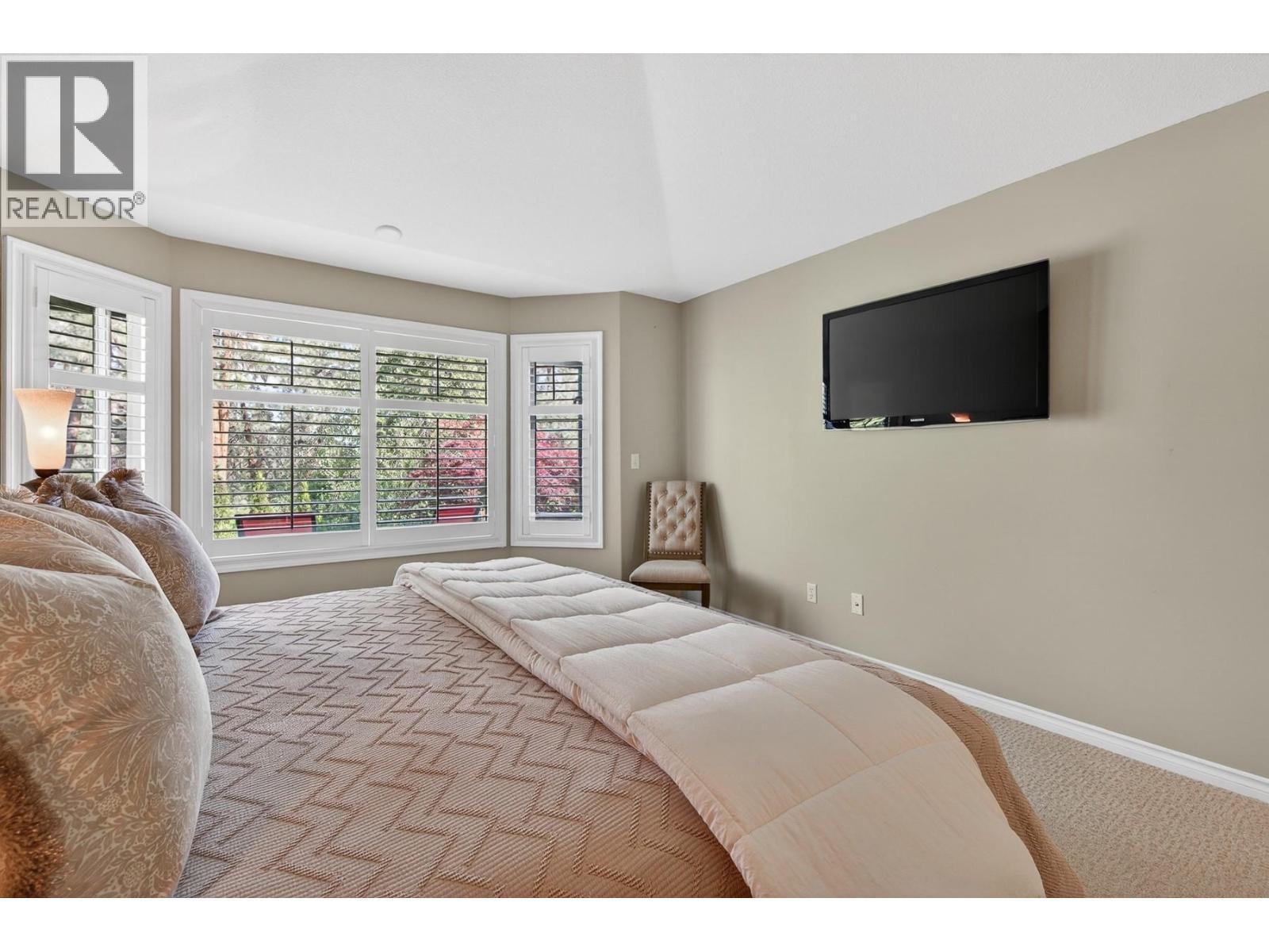 3929 Gallaghers Circle, Kelowna, BC - Indoor Photo Showing Bedroom