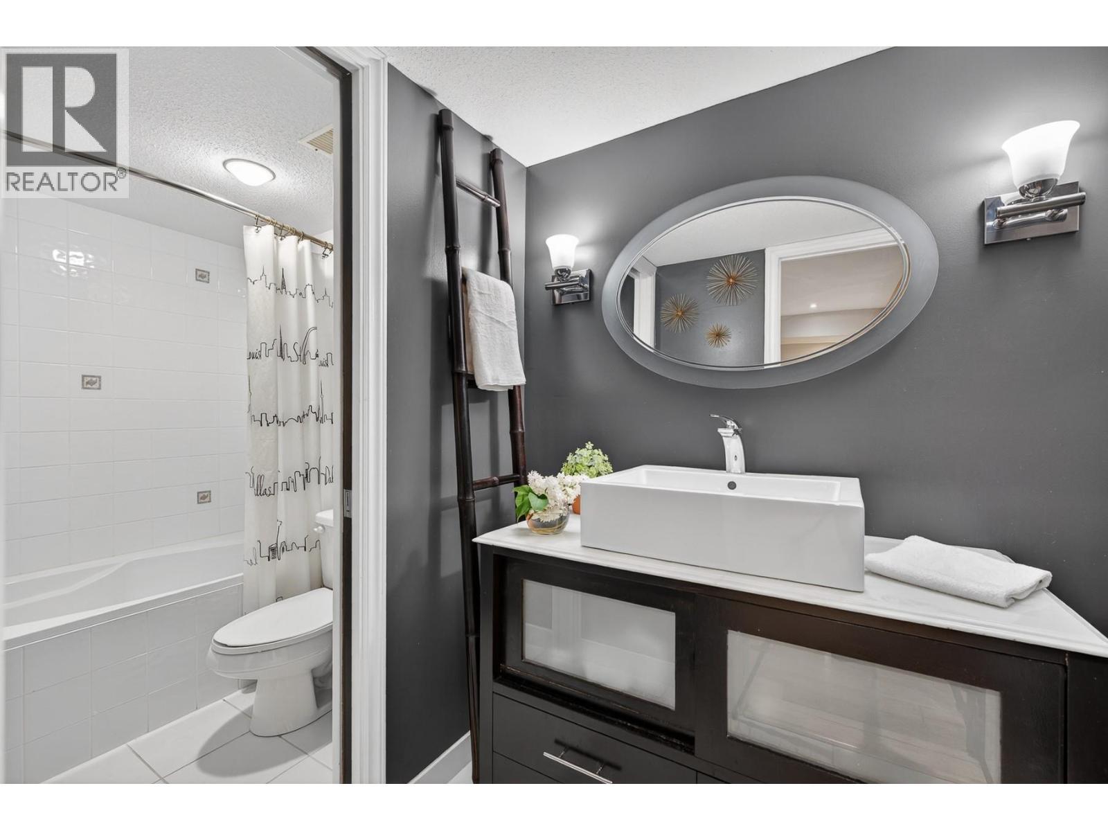 3929 Gallaghers Circle, Kelowna, BC - Indoor Photo Showing Bathroom