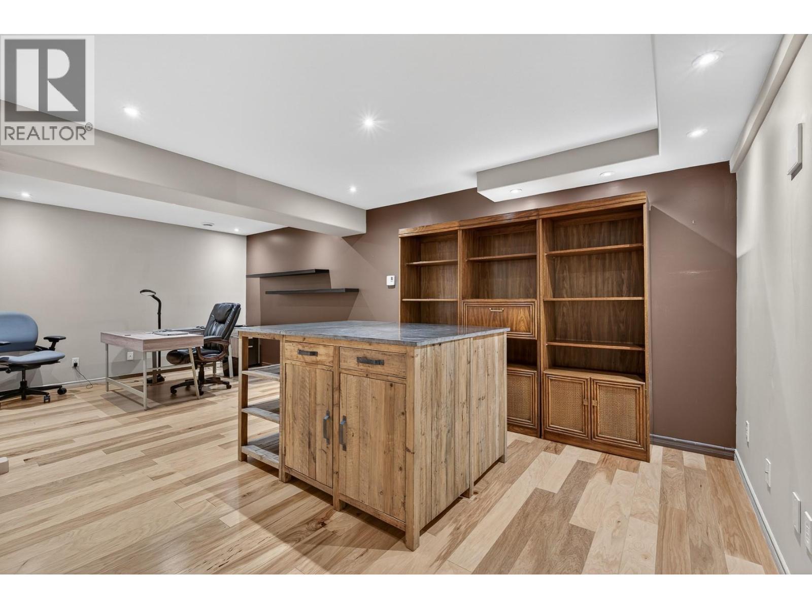 3929 Gallaghers Circle, Kelowna, BC - Indoor