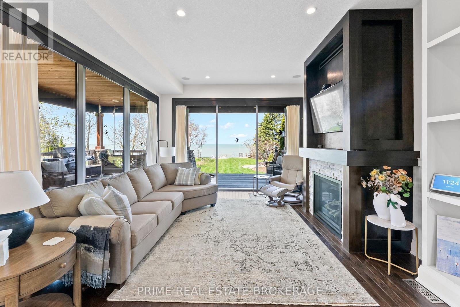72323 Bluewater Highway, Bluewater (Hay), ON - Indoor Photo Showing Living Room With Fireplace