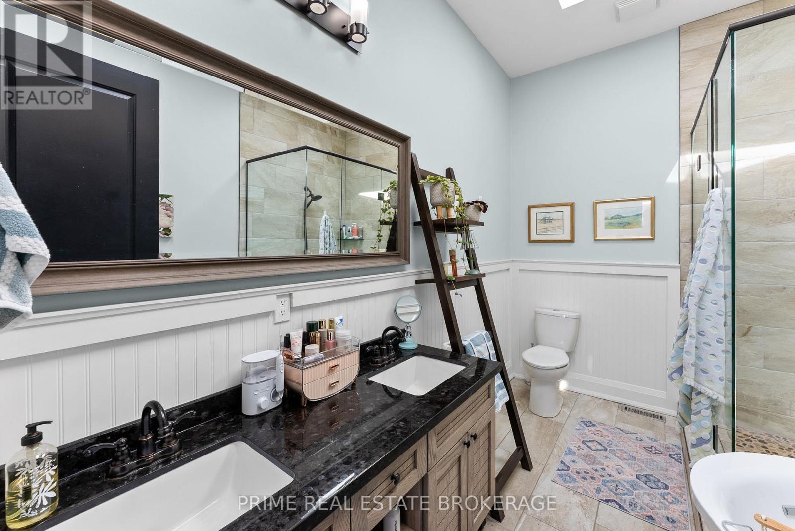 72323 Bluewater Highway, Bluewater (Hay), ON - Indoor Photo Showing Bathroom