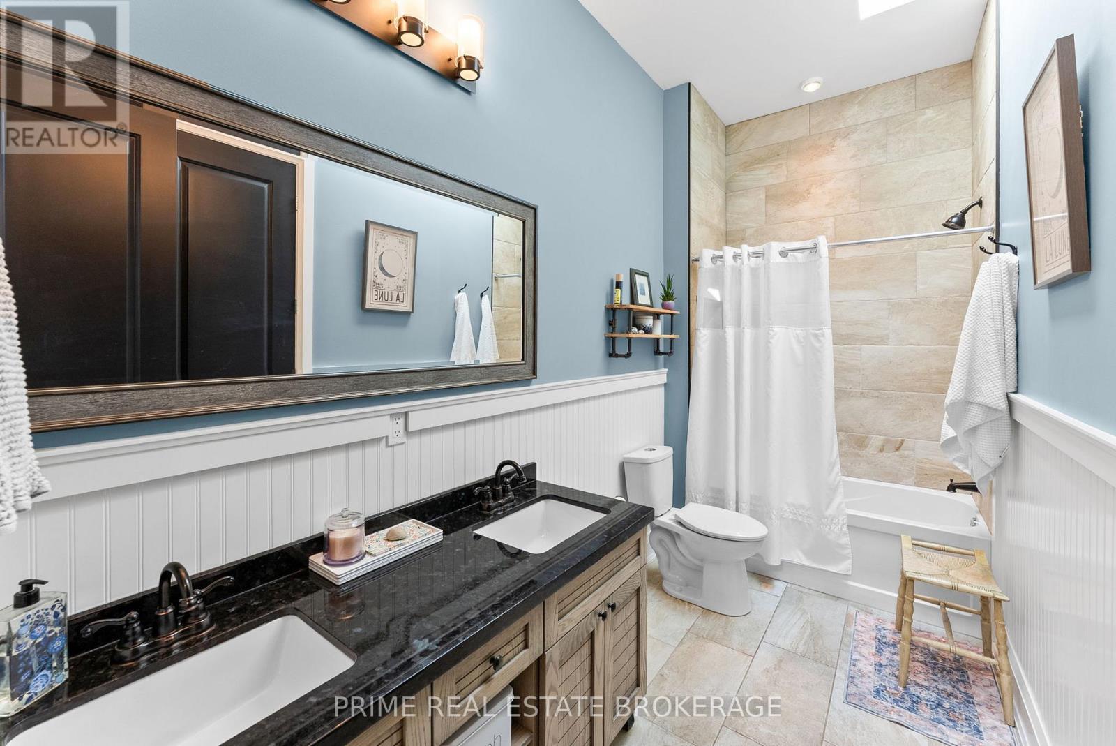 72323 Bluewater Highway, Bluewater (Hay), ON - Indoor Photo Showing Bathroom