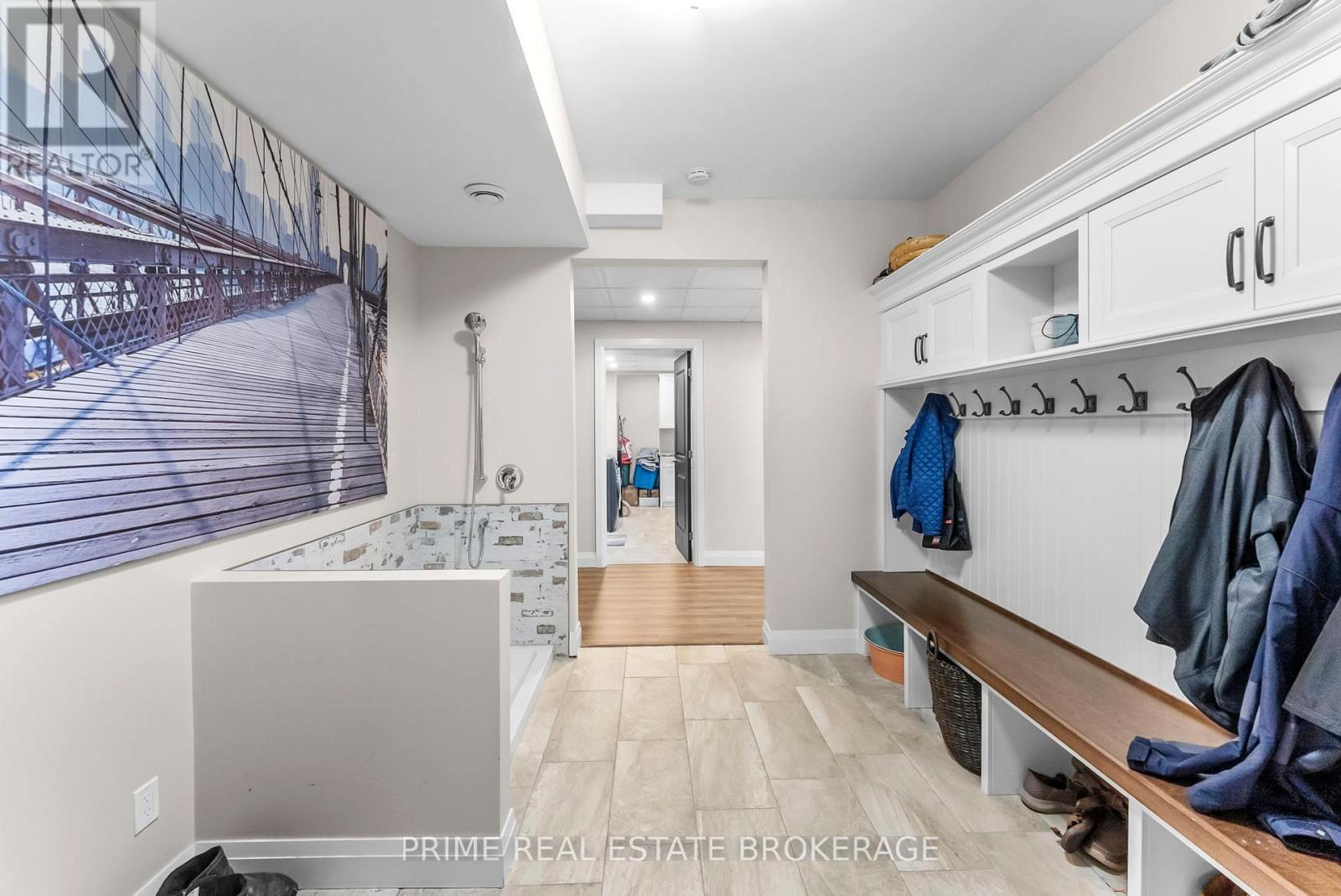 72323 Bluewater Highway, Bluewater (Hay), ON - Indoor