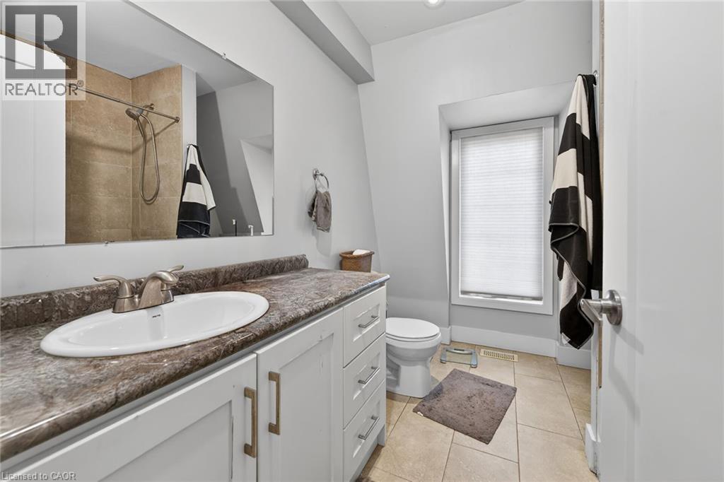 UNIT B - 167 Walnut Street S, Hamilton, ON - Indoor Photo Showing Bathroom