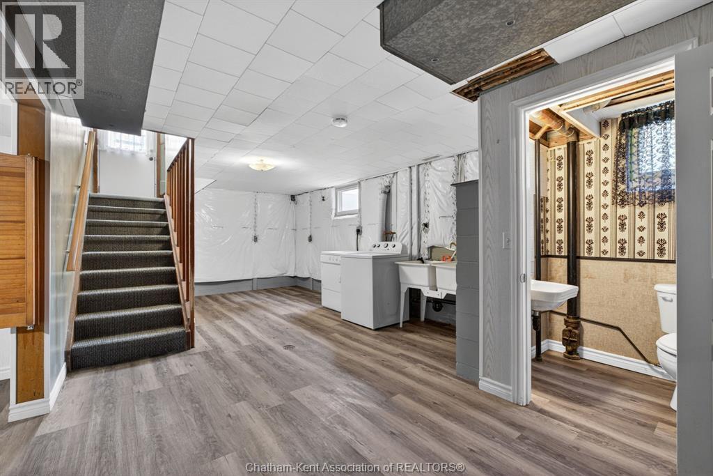 35 Peter Street, Chatham, ON - Indoor Photo Showing Other Room