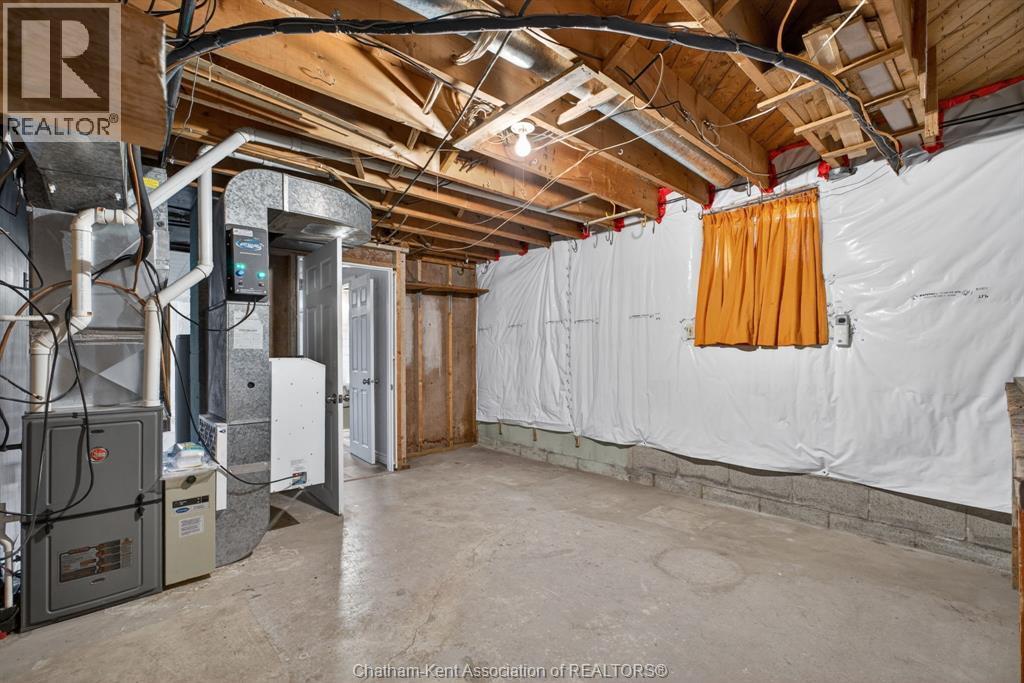 35 Peter Street, Chatham, ON - Indoor Photo Showing Basement
