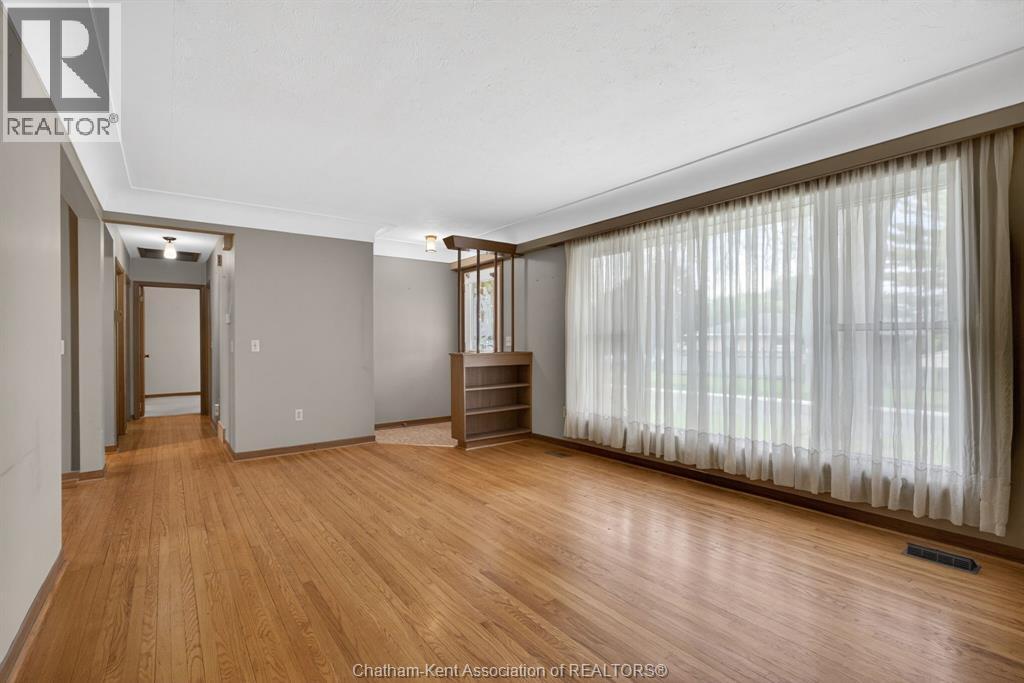 35 Peter Street, Chatham, ON - Indoor Photo Showing Other Room