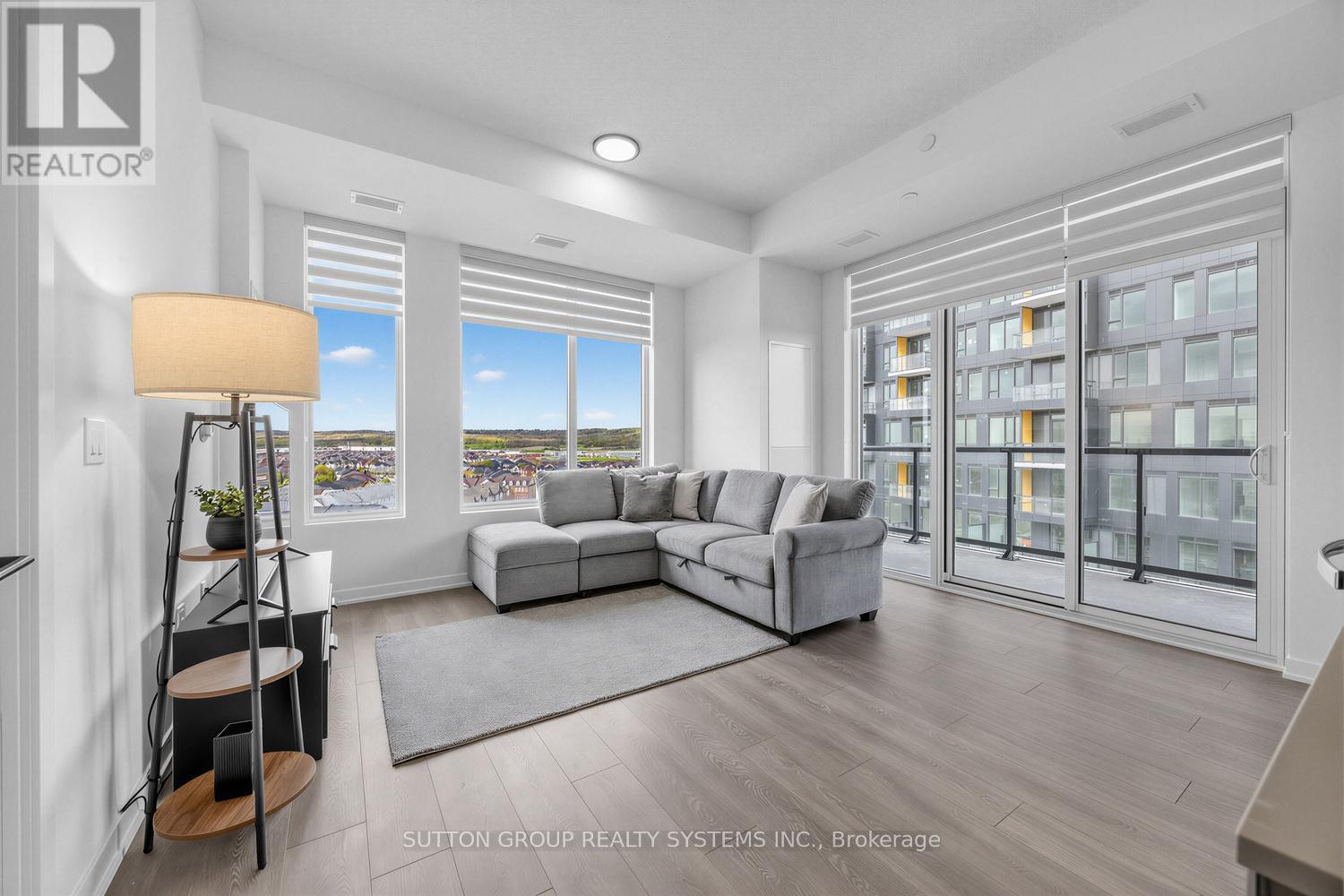 C 902 - 4878 Powers Common, Burlington, ON - Indoor Photo Showing Living Room