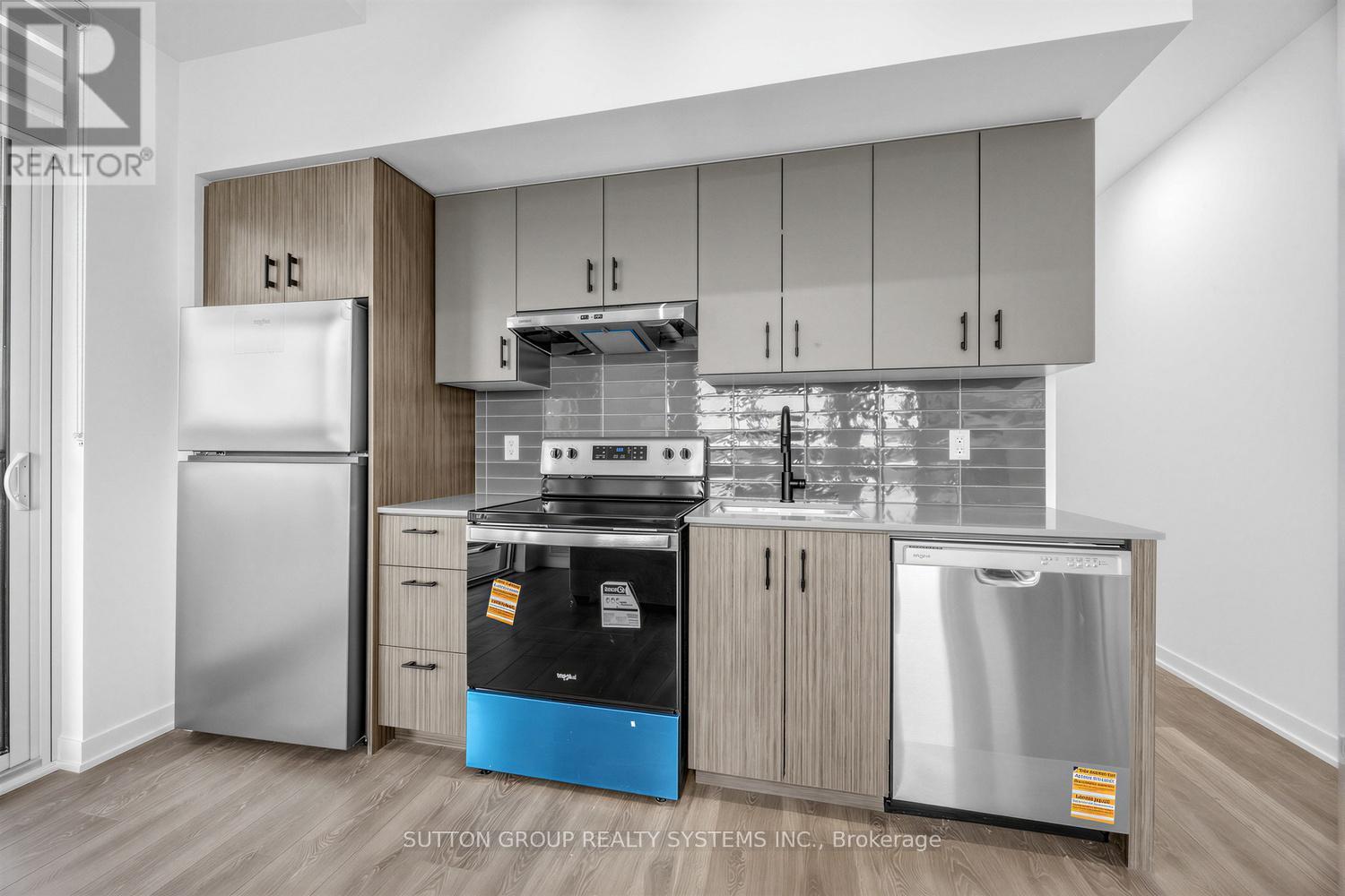 C 902 - 4878 Powers Common, Burlington, ON - Indoor Photo Showing Kitchen With Stainless Steel Kitchen With Upgraded Kitchen