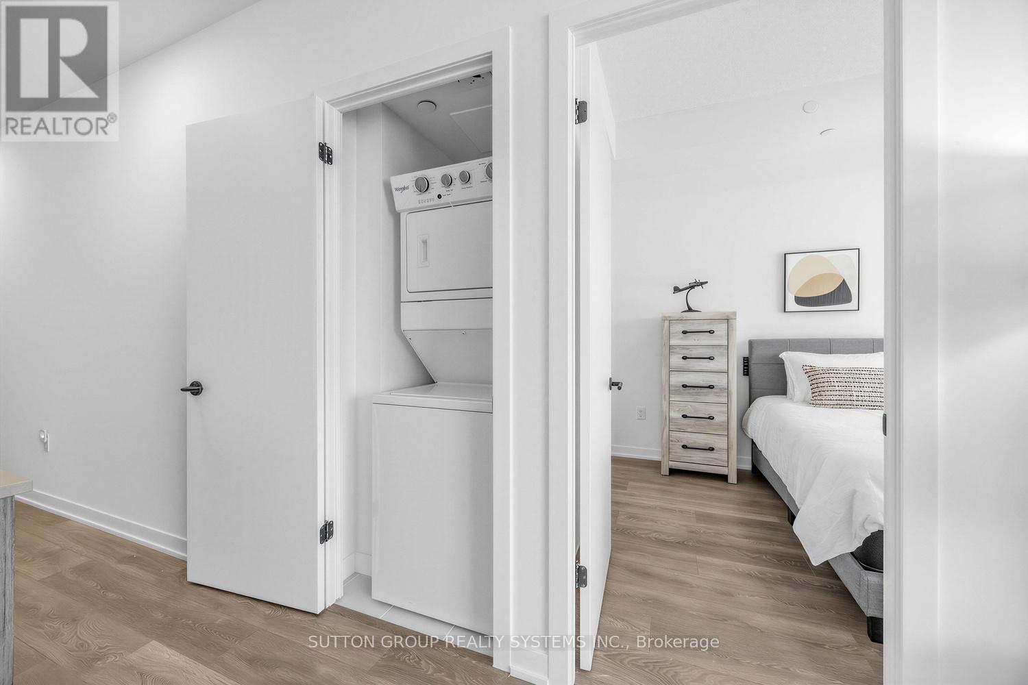 C 902 - 4878 Powers Common, Burlington, ON - Indoor Photo Showing Laundry Room