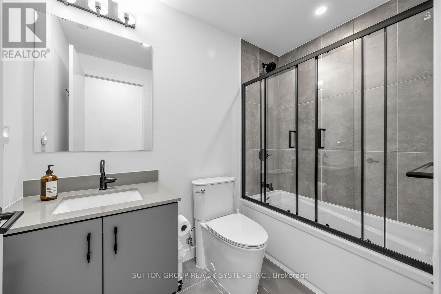 C 902 - 4878 Powers Common, Burlington, ON - Indoor Photo Showing Bathroom