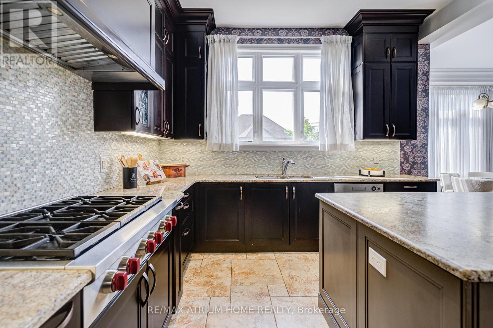 9 Berkshire Crescent, Markham, ON - Indoor Photo Showing Kitchen With Upgraded Kitchen