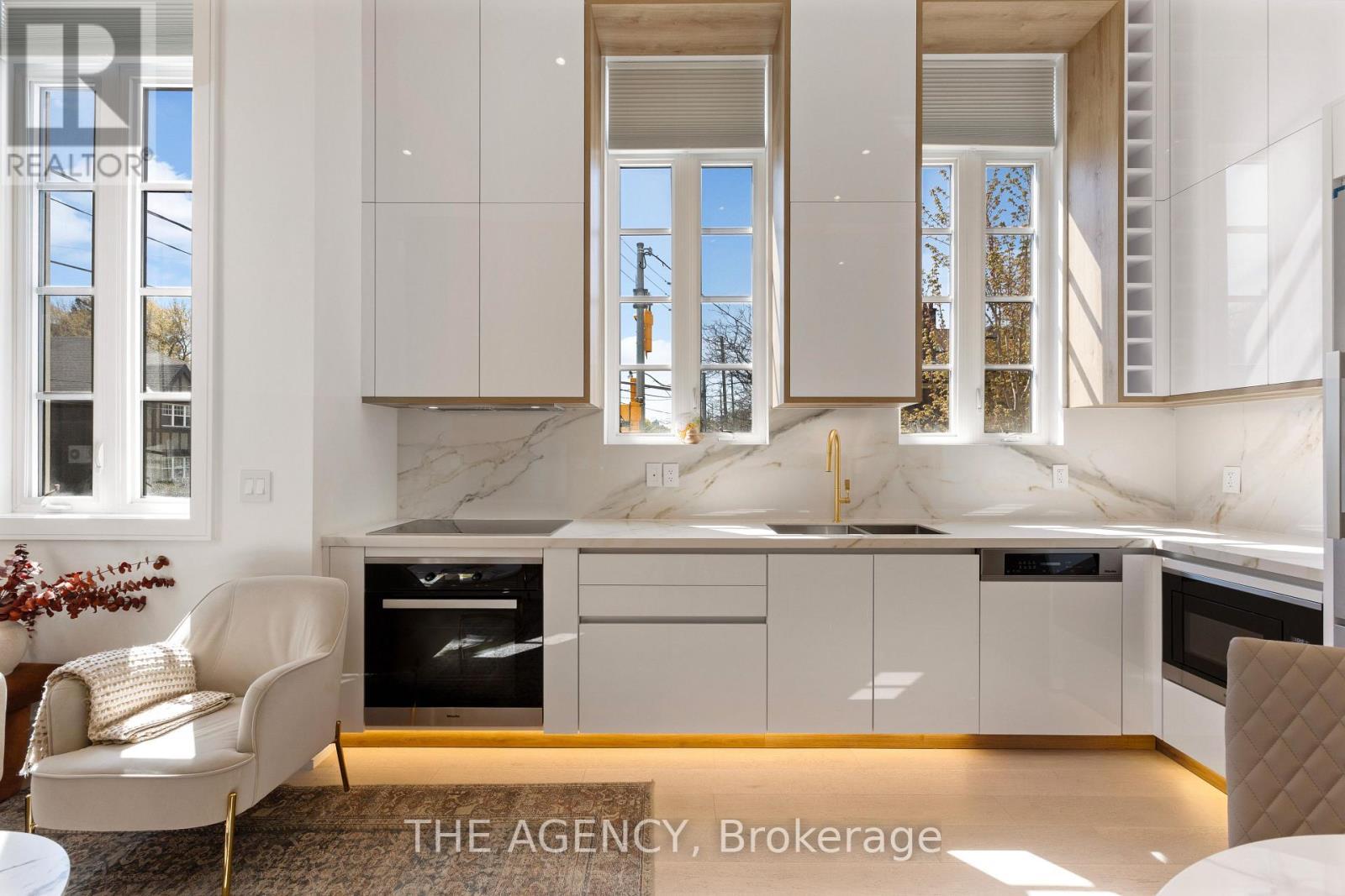 1202 Avenue Road, Toronto, ON - Indoor Photo Showing Kitchen With Upgraded Kitchen