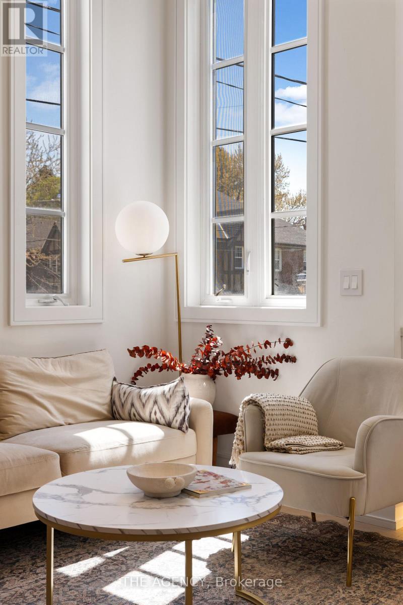 1202 Avenue Road, Toronto, ON - Indoor Photo Showing Living Room