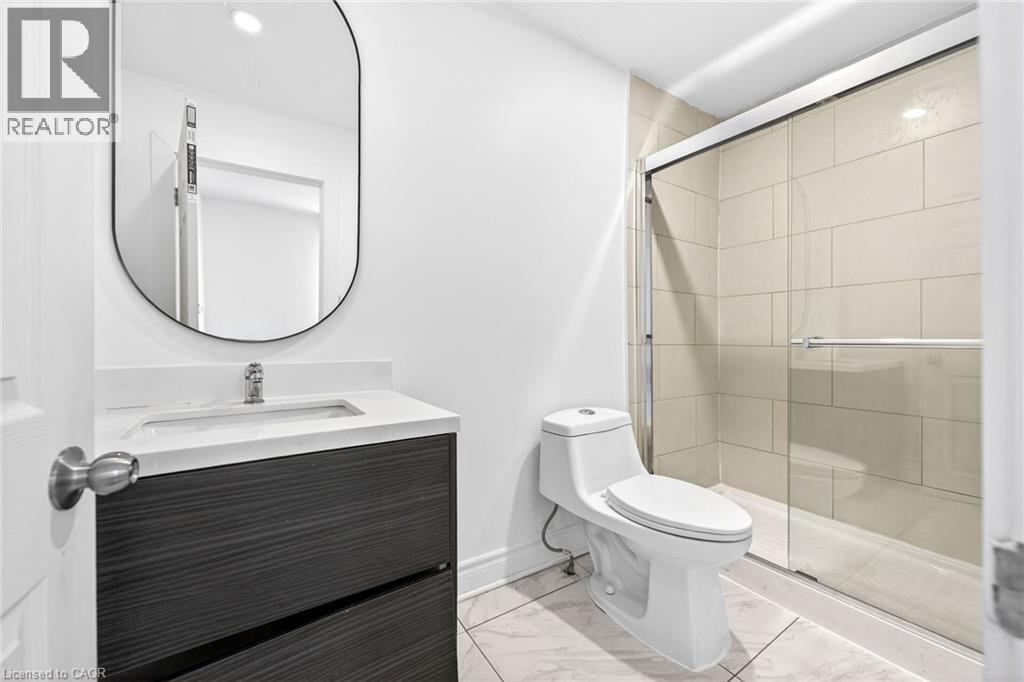 99 Leeming Street, Hamilton, ON - Indoor Photo Showing Bathroom
