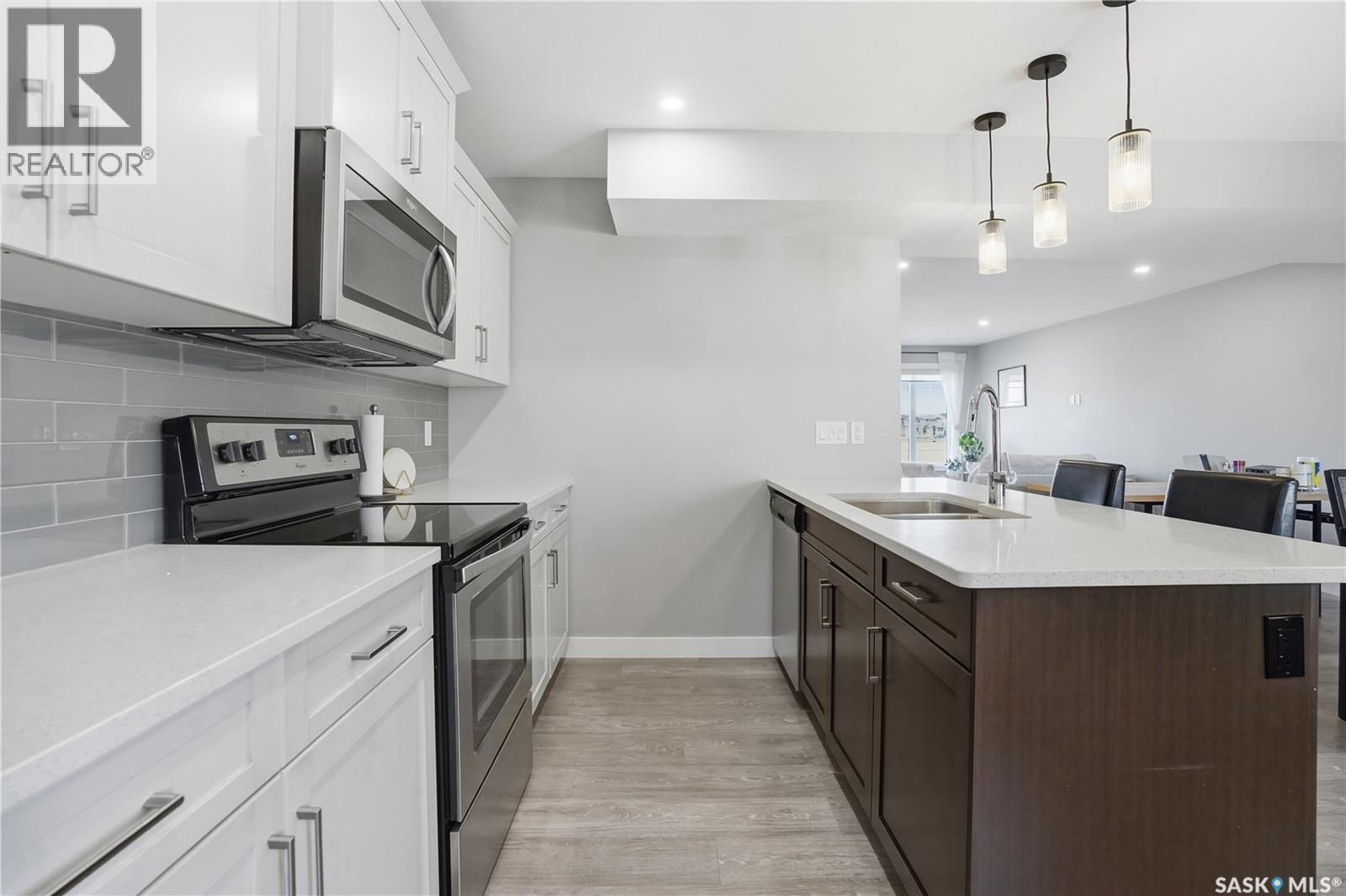 4521 E Keller Avenue, Regina, SK - Indoor Photo Showing Kitchen With Upgraded Kitchen