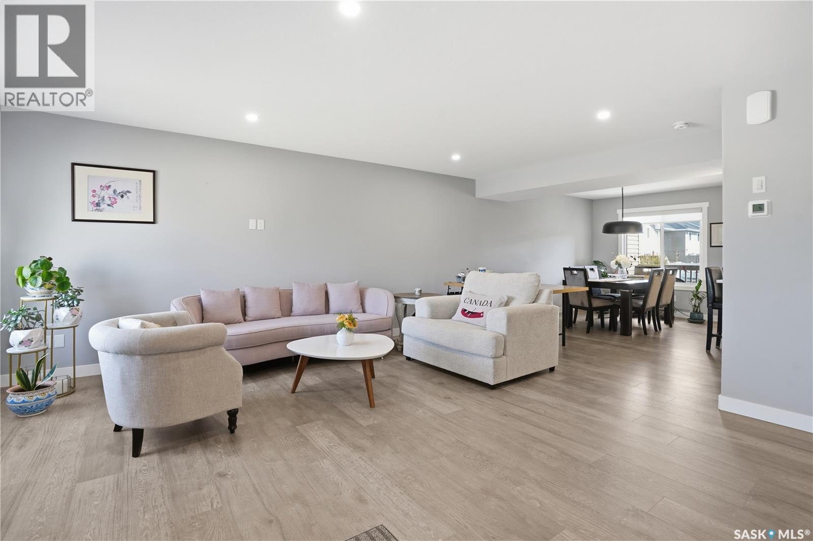 4521 E Keller Avenue, Regina, SK - Indoor Photo Showing Living Room