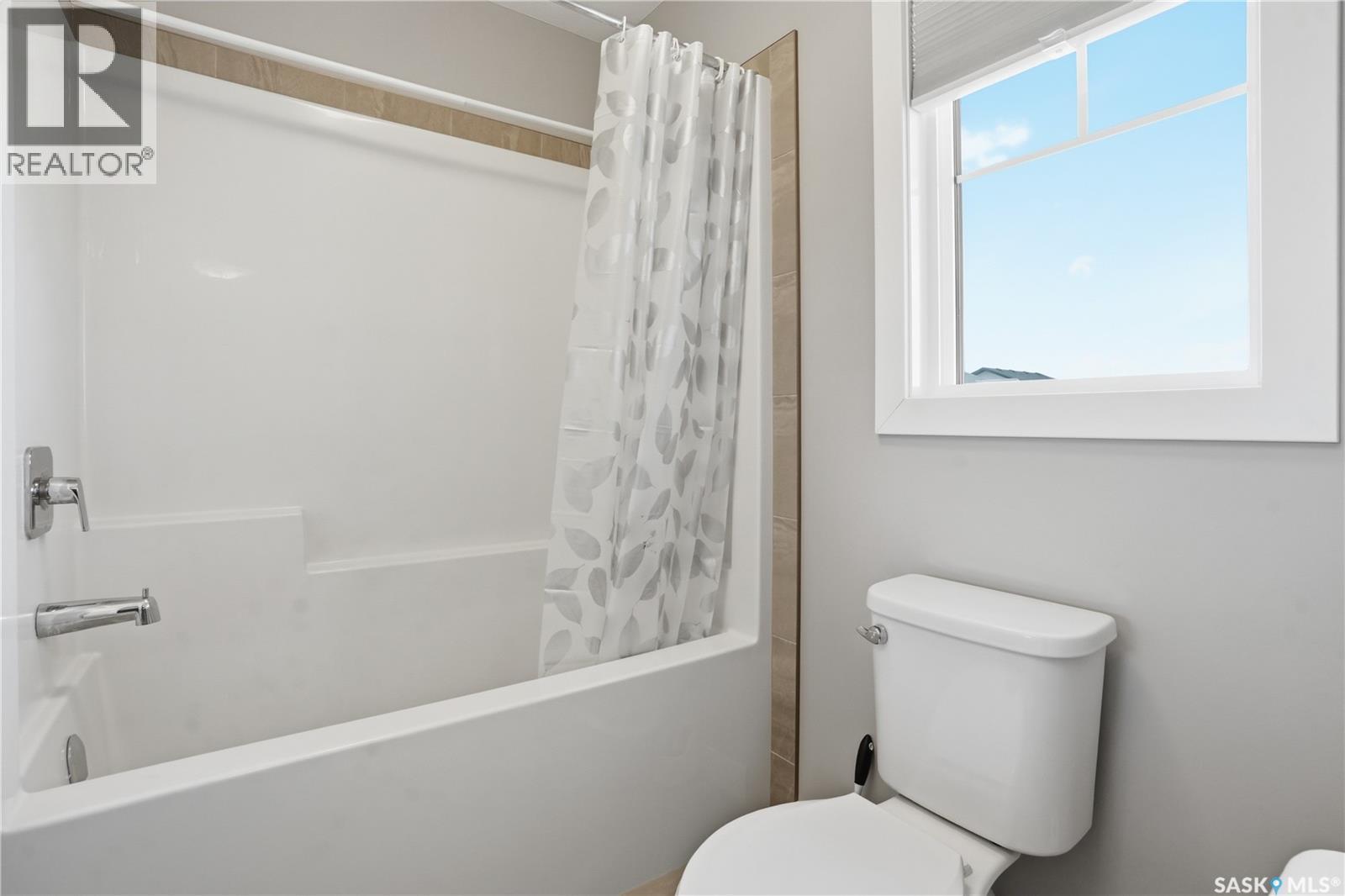 4521 E Keller Avenue, Regina, SK - Indoor Photo Showing Bathroom
