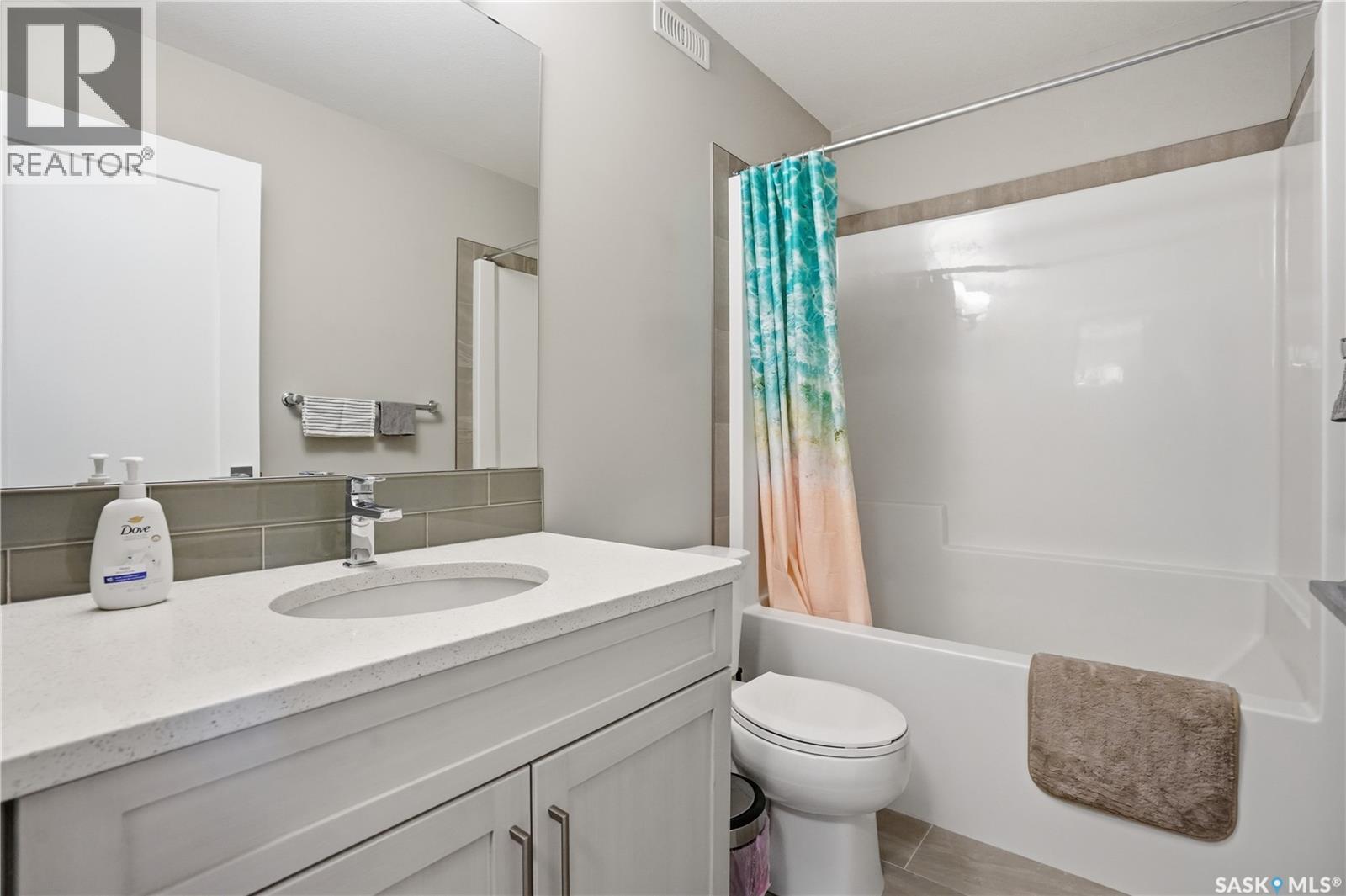 4521 E Keller Avenue, Regina, SK - Indoor Photo Showing Bathroom