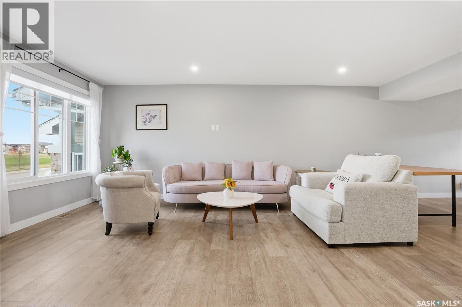 4521 E Keller Avenue, Regina, SK - Indoor