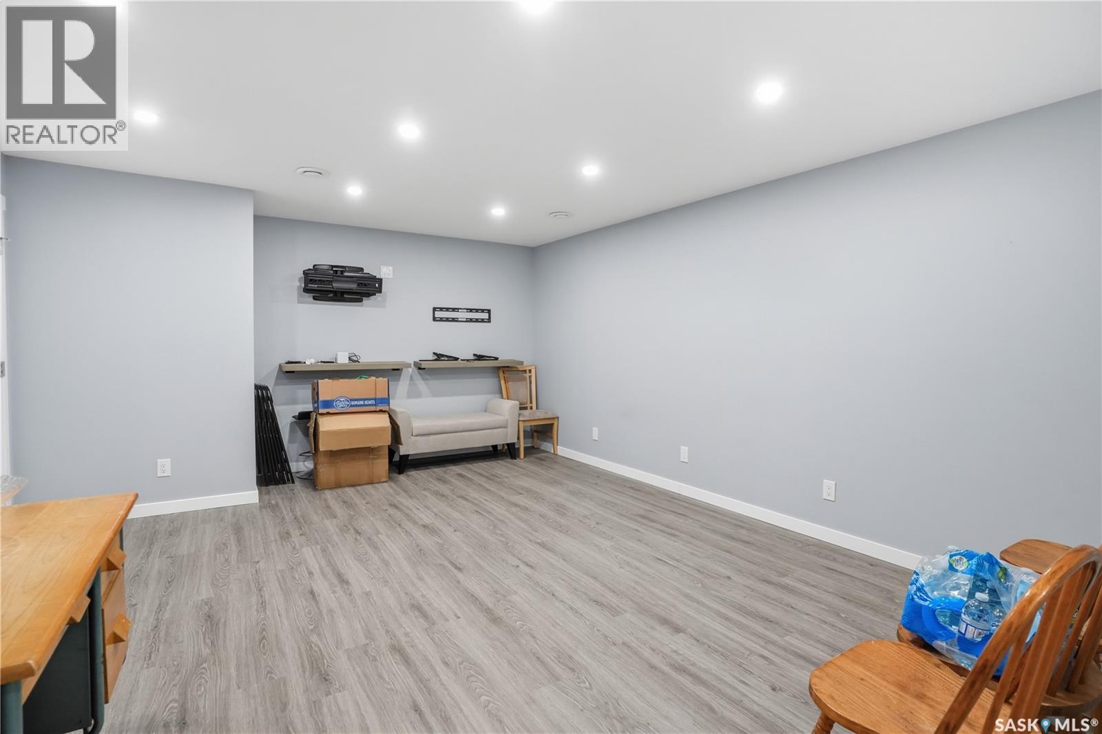 4521 E Keller Avenue, Regina, SK - Indoor