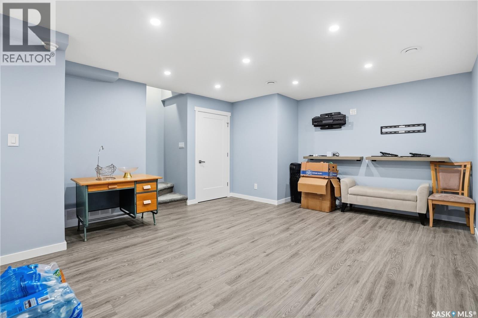 4521 E Keller Avenue, Regina, SK - Indoor