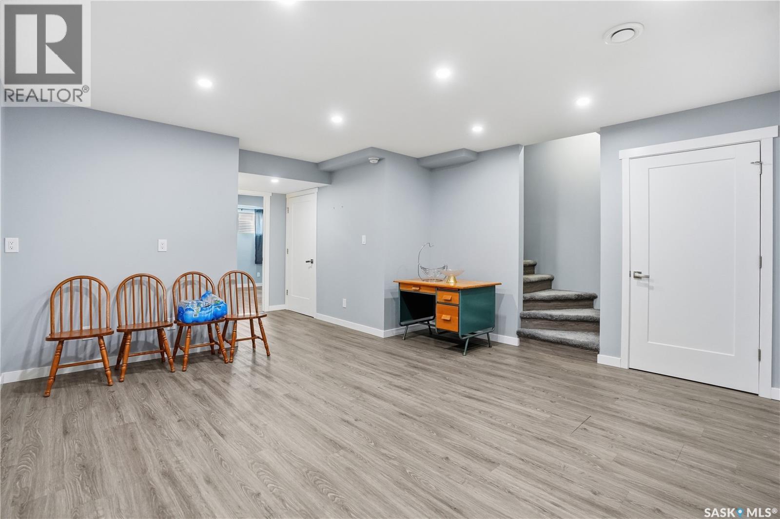 4521 E Keller Avenue, Regina, SK - Indoor