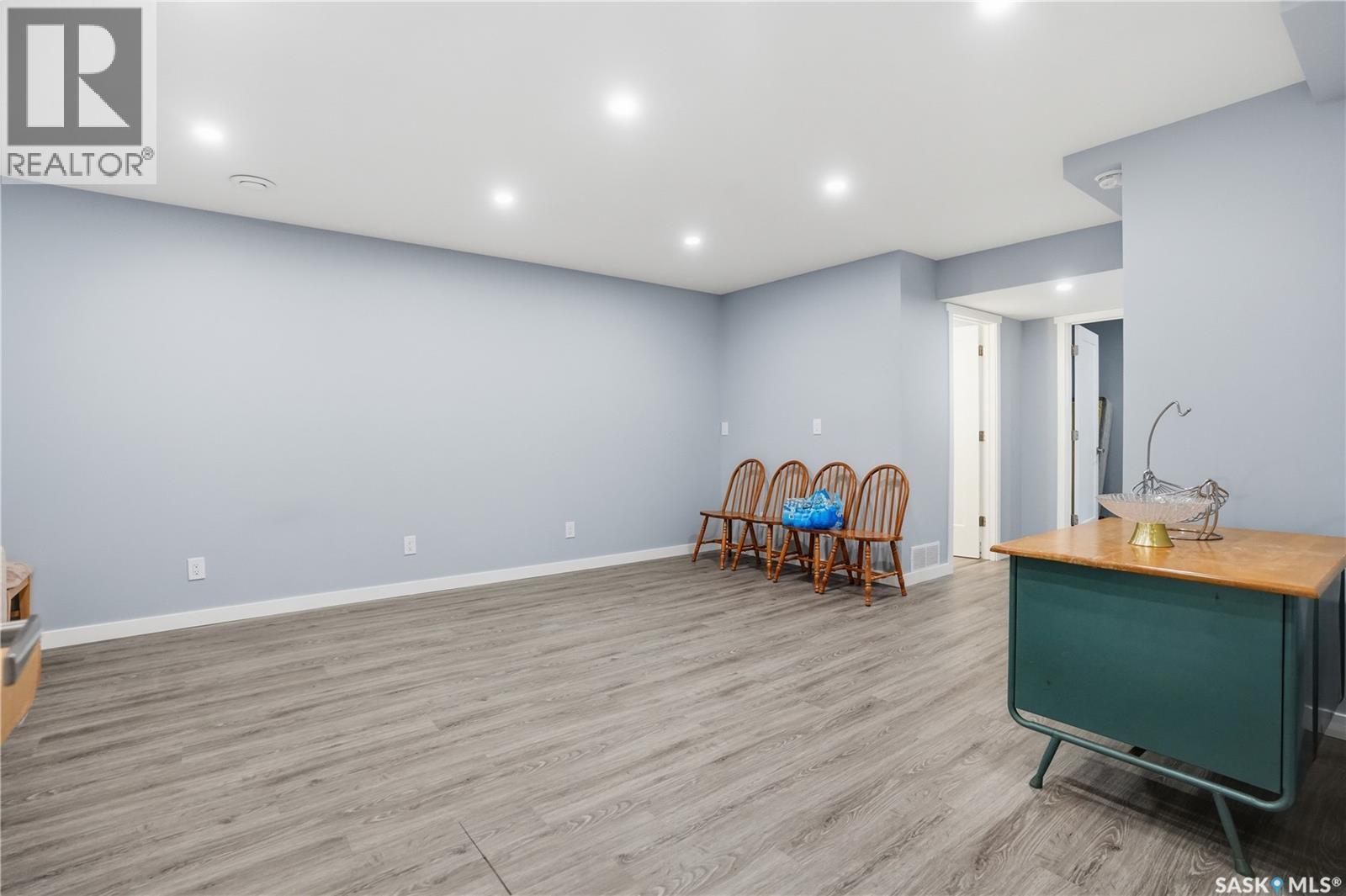 4521 E Keller Avenue, Regina, SK - Indoor