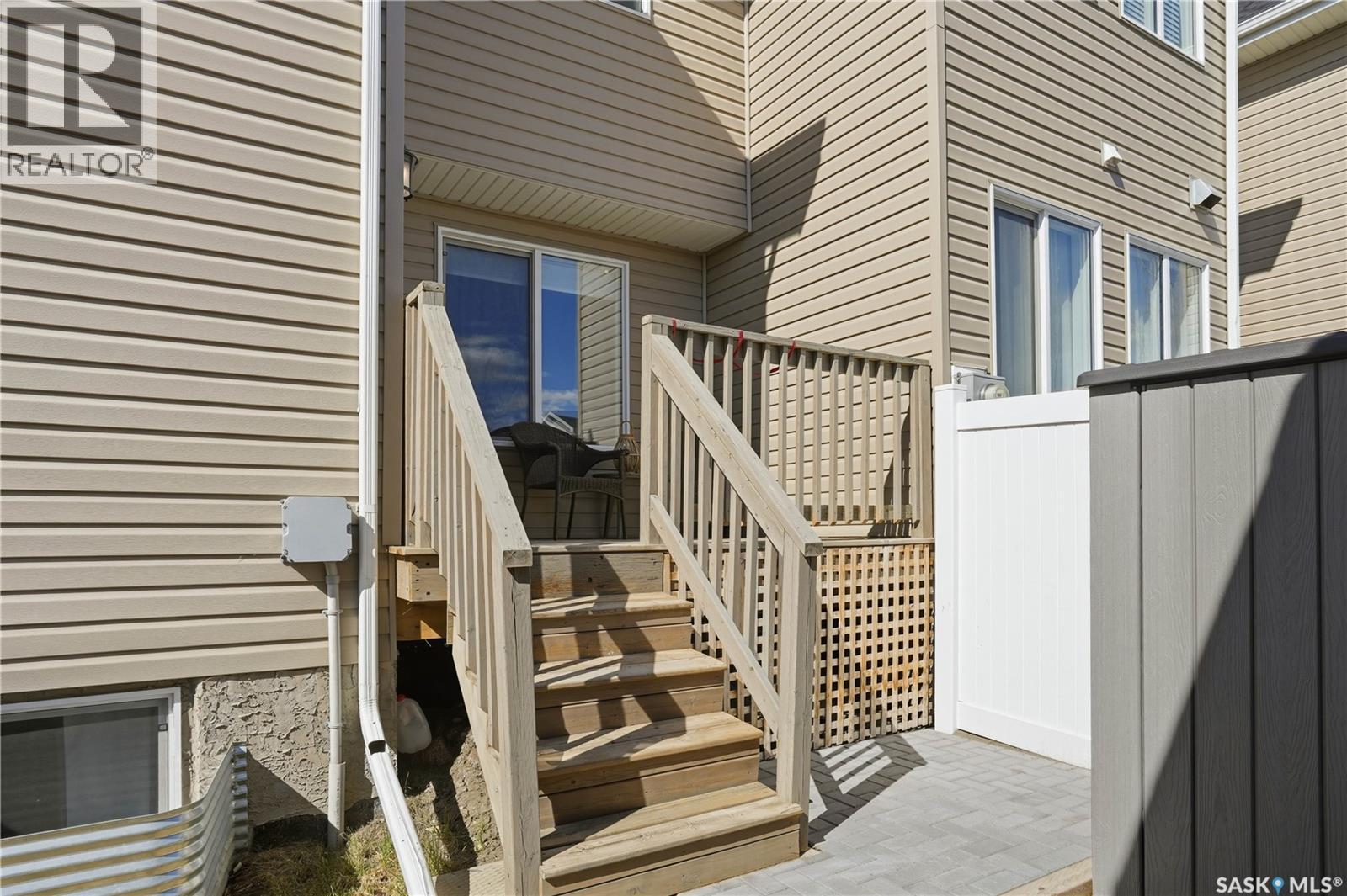 4521 E Keller Avenue, Regina, SK - Outdoor