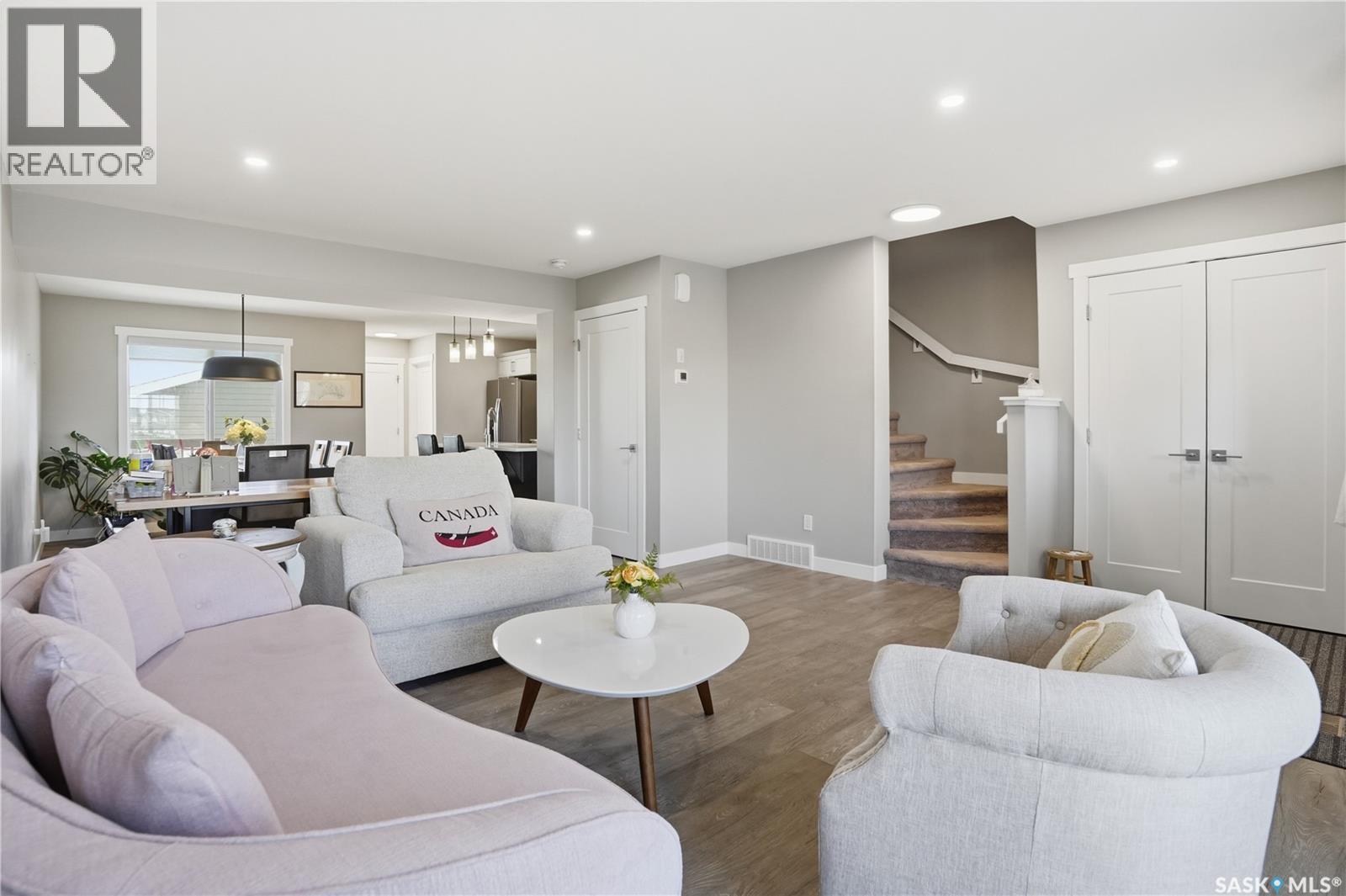 4521 E Keller Avenue, Regina, SK - Indoor Photo Showing Living Room