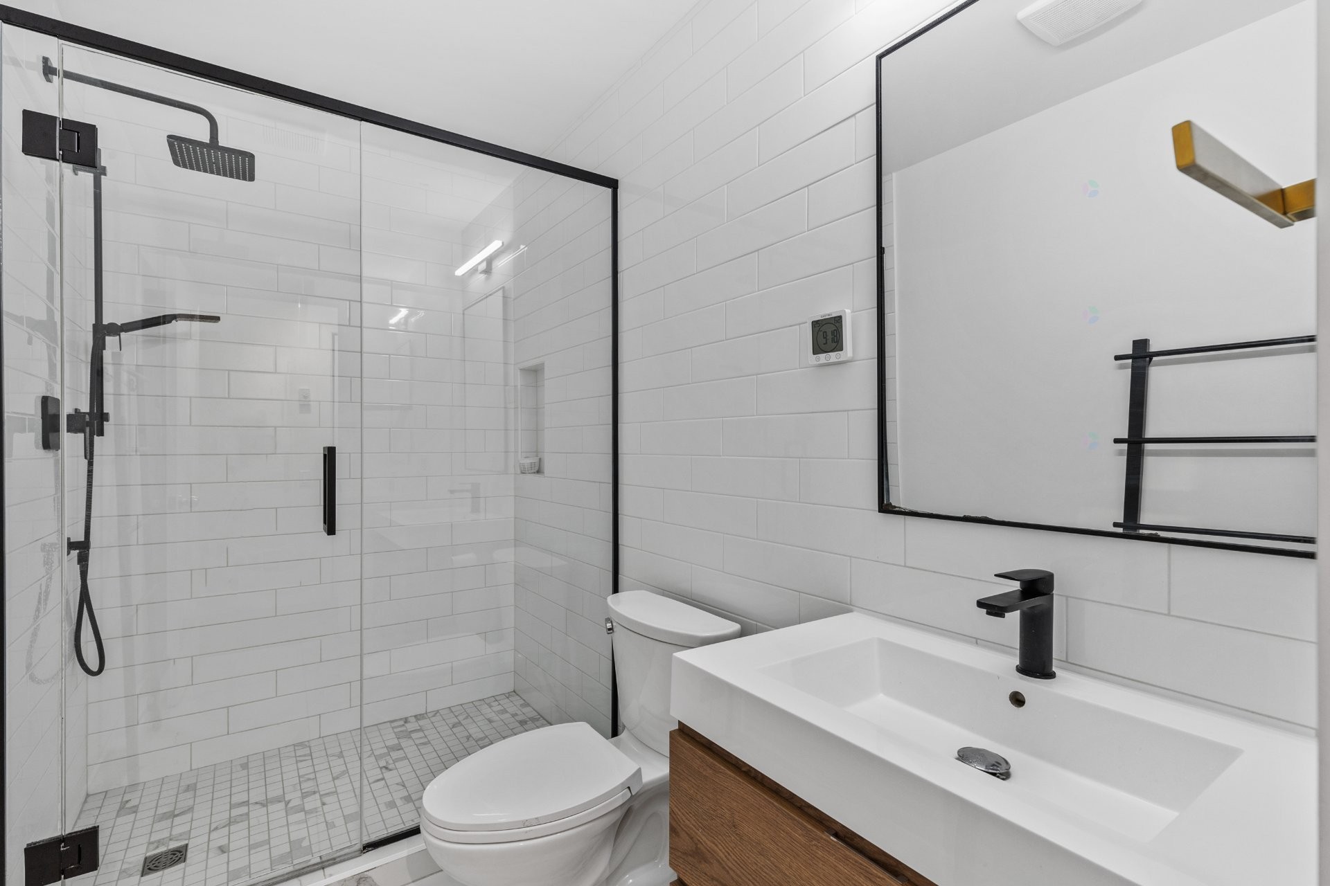 Bathroom - 202-5415 Rue Drolet, Montréal (Le Plateau-Mont-Royal), QC - Indoor Photo Showing Bathroom