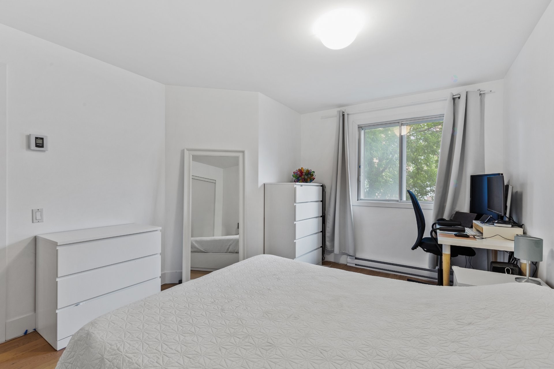 Master Bedroom - 202-5415 Rue Drolet, Montréal (Le Plateau-Mont-Royal), QC - Indoor Photo Showing Bedroom